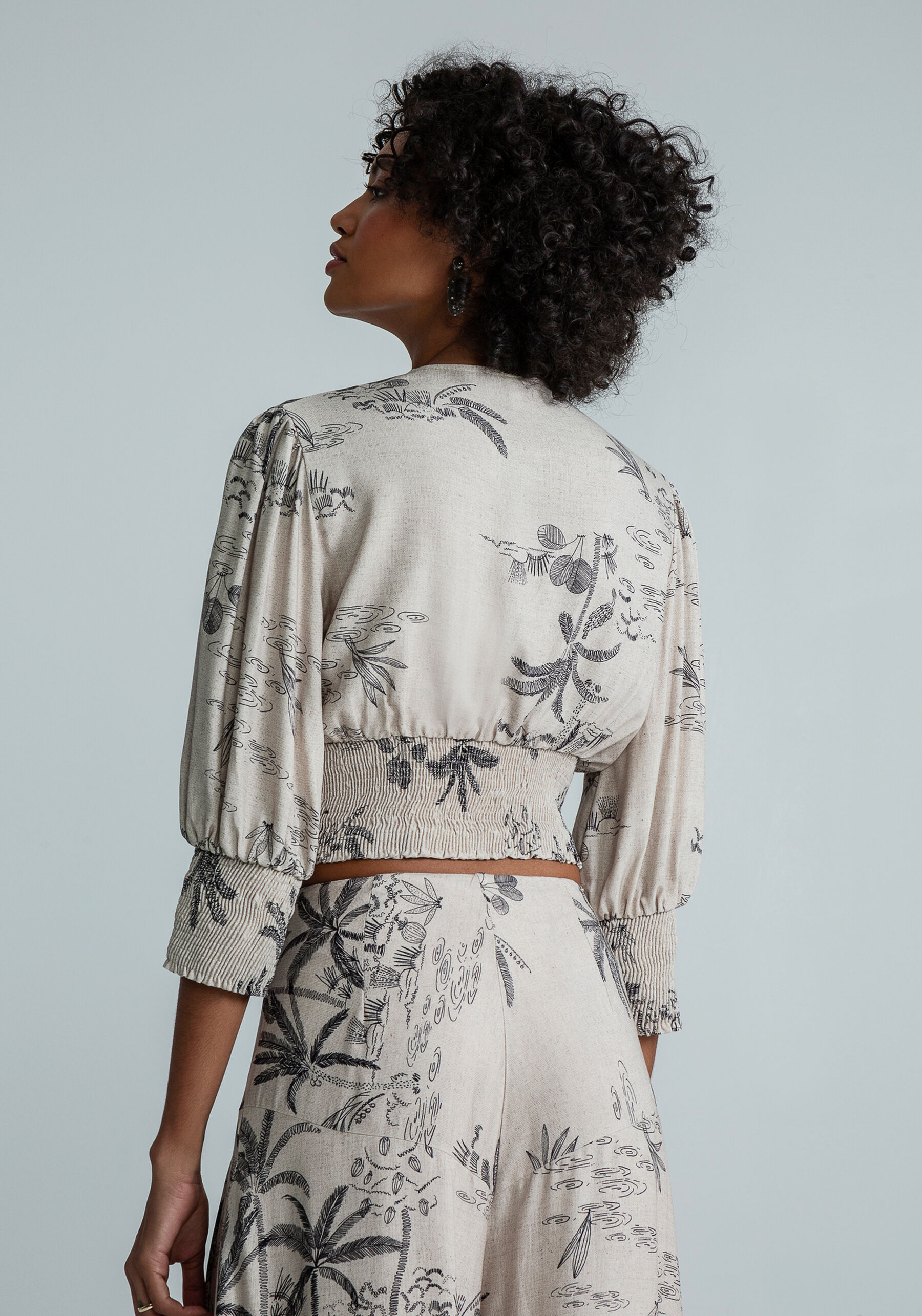 Blusa Cropped Manga 3/4 Lastex, REPOUSO. Blusa Cropped Manga 3/4 Lastex, REPOUSO, large.