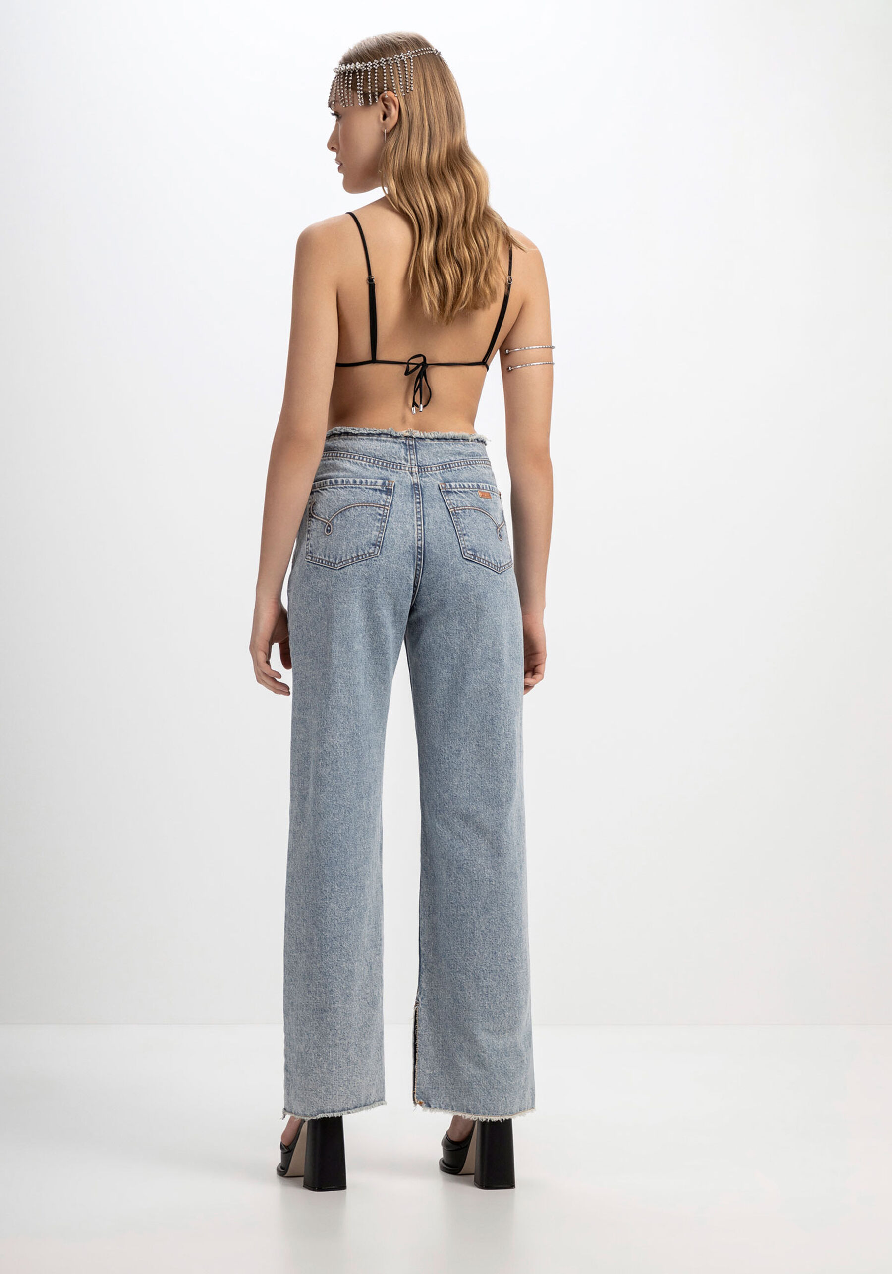 Calça Jeans Reta Cintura Média Detalhe Cós, . Calça Jeans Reta Cintura Média Detalhe Cós, , large.