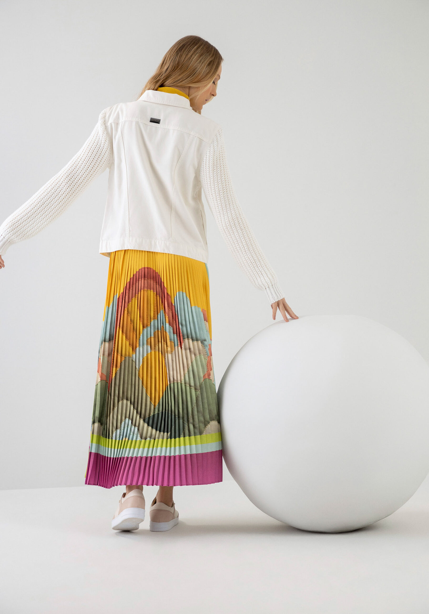 Jaqueta Sarja com Mangas Longas em Tricô, BRANCO OFF WHITE. Jaqueta Sarja com Mangas Longas em Tricô, BRANCO OFF WHITE, large.