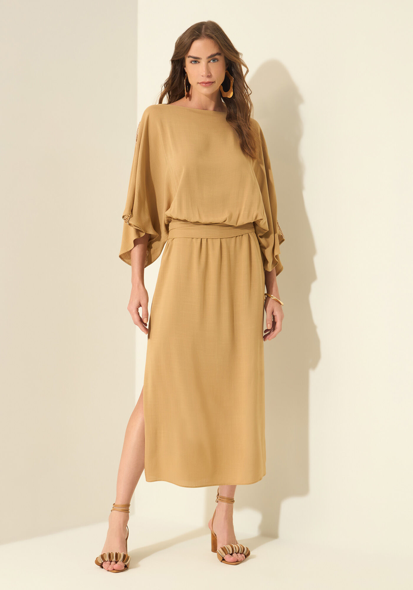 Vestido Ch&aacute; Com Mangas 3/4 E Faixa, BEGE ALIEN, large.