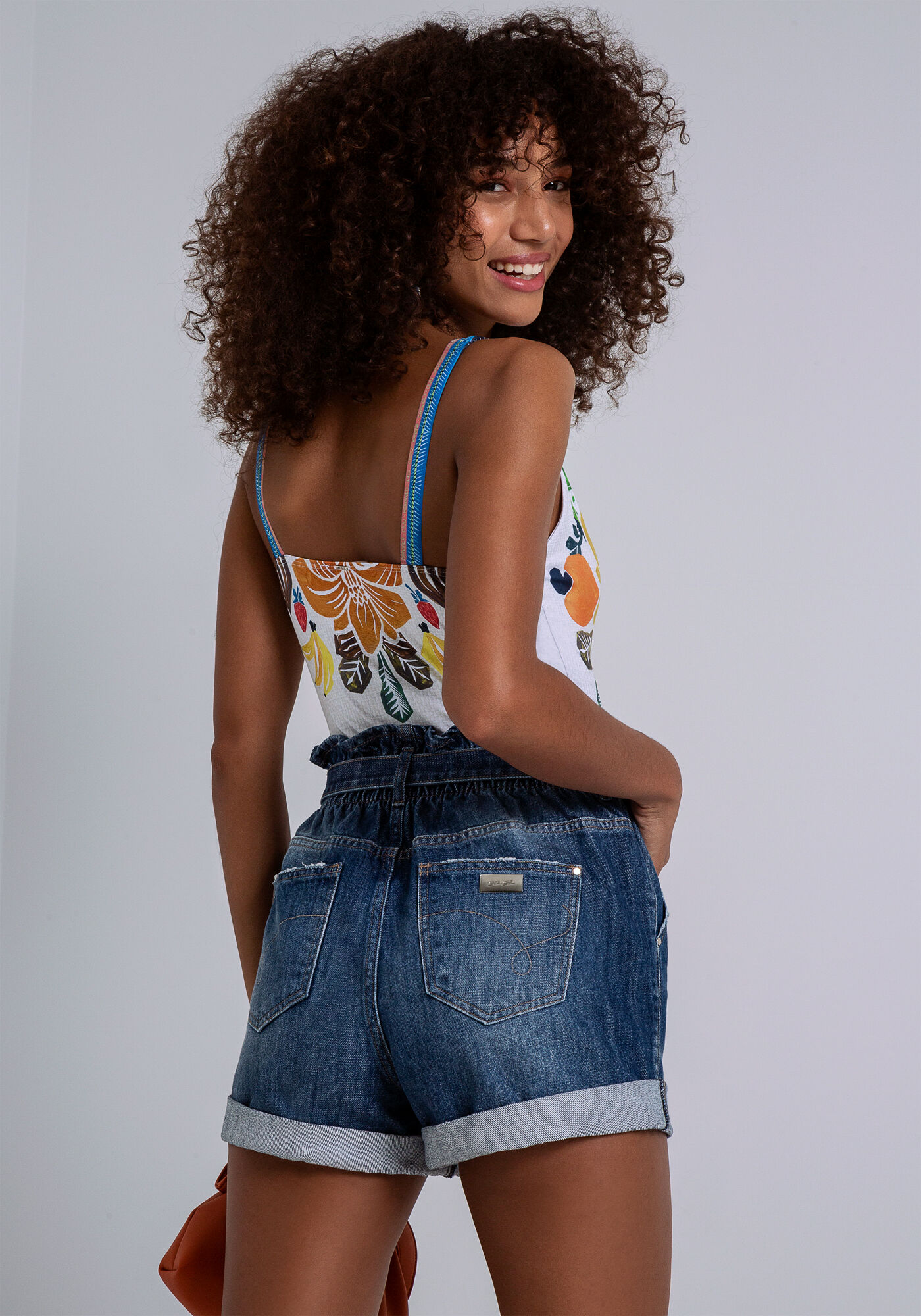 Shorts Jeans Cintura Alta com Cinto, , large.