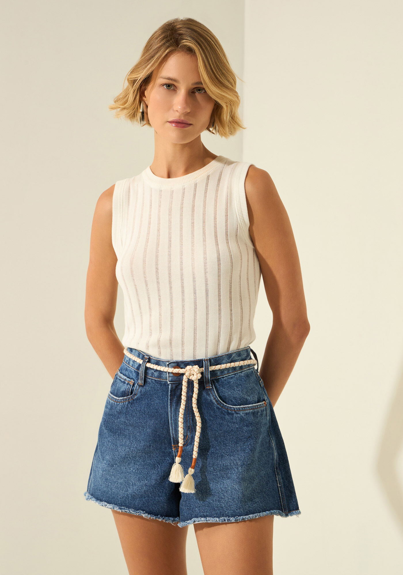 Shorts Jeans De Cintura M&eacute;dia Com Bolsos, JEANS, large.