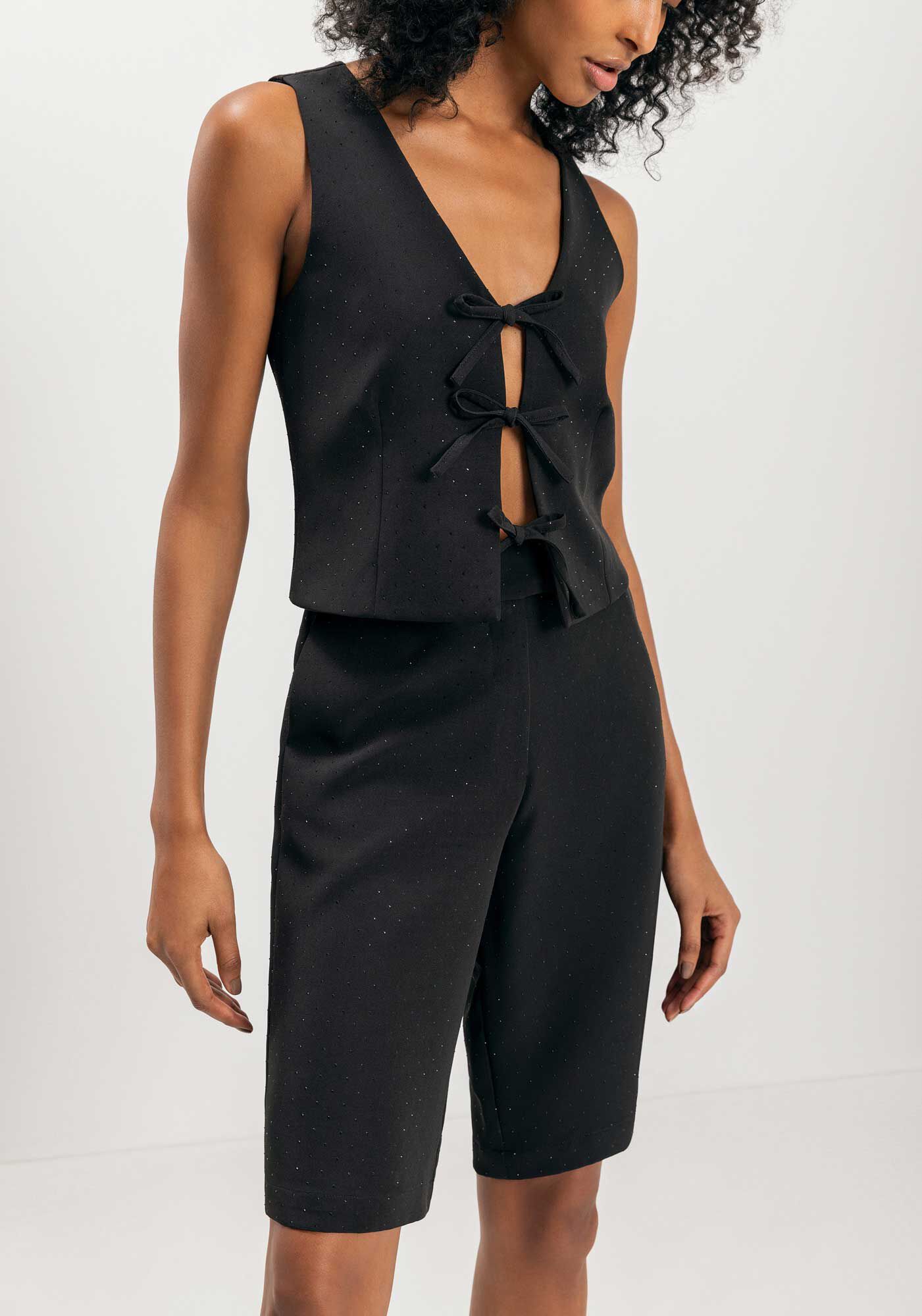 Bermuda De Cintura Alta Com Bolsos E Aplica&ccedil;&otilde;es De Strass, , large.