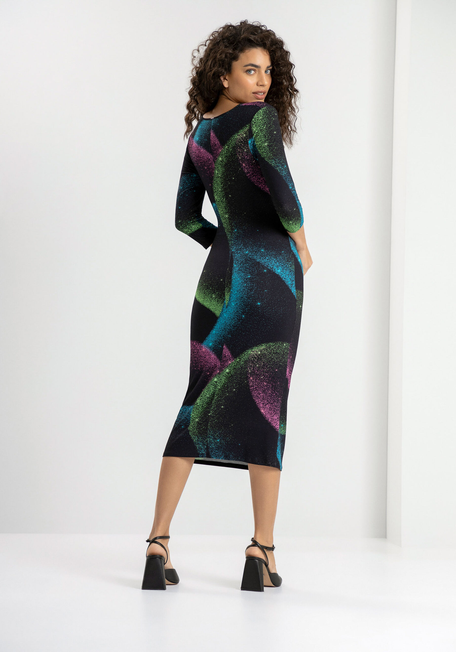 Vestido Midi Canelado com Cut Out, ESTRELA CADENTE. Vestido Midi Canelado com Cut Out, ESTRELA CADENTE, large.