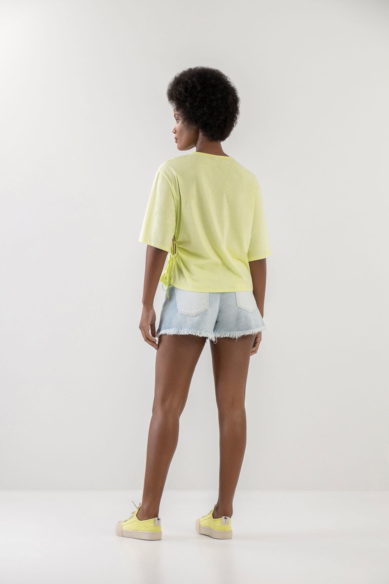 T-shirt Oversized Estampada com Detalhe Lateral, AMARELO PINA COLADA, large.
