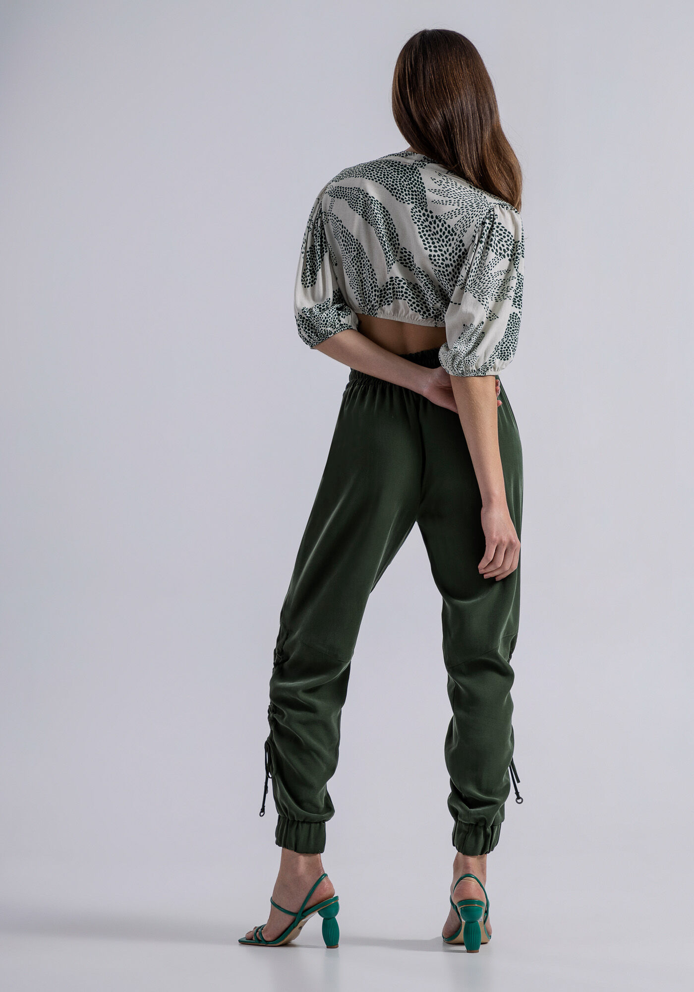 Blusa Cropped em Viscose com Decote V, , large.