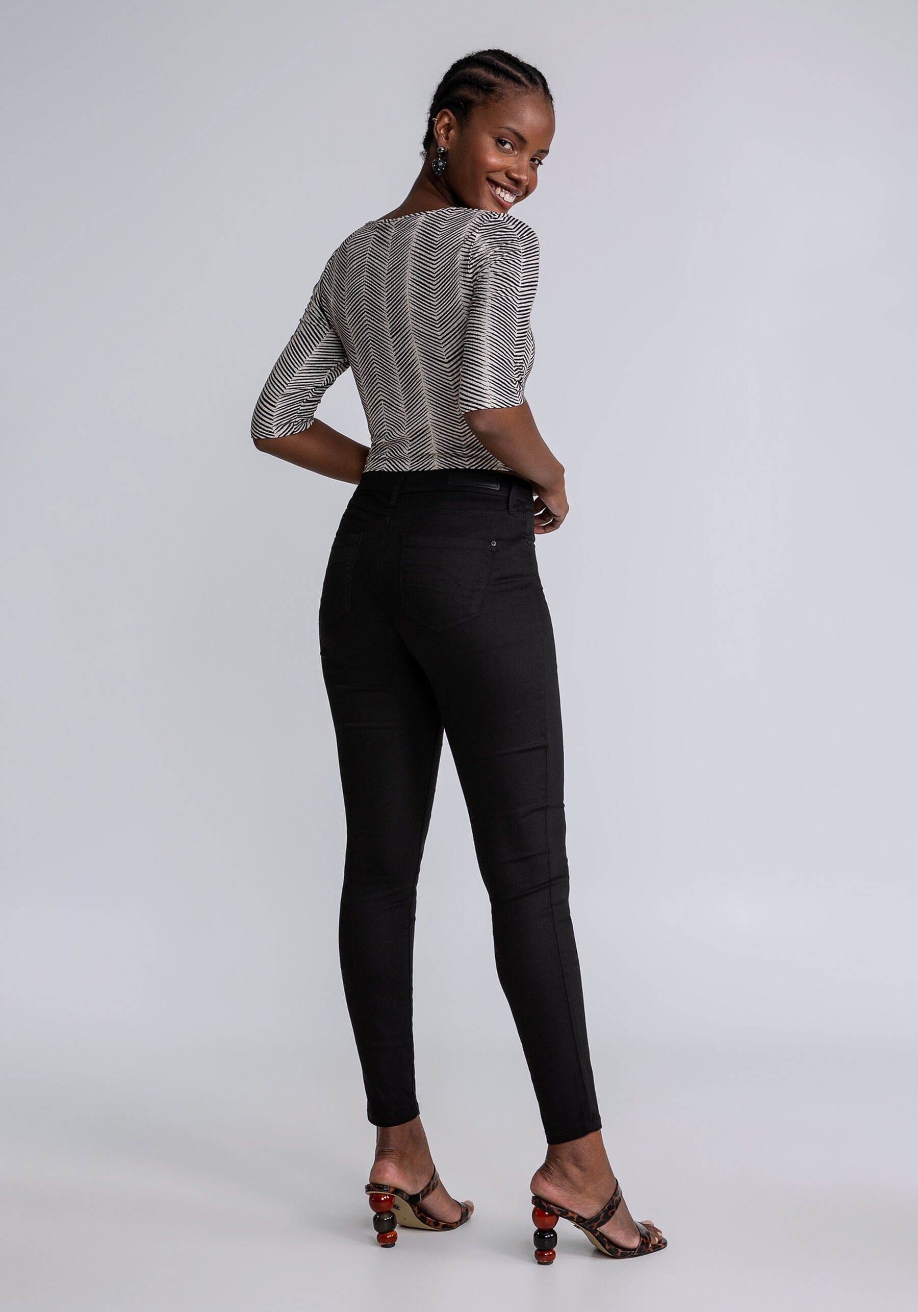 Blusa Cropped Manga 3/4 Decote Quadrado, CAMINHOS. Blusa Cropped Manga 3/4 Decote Quadrado, CAMINHOS, large.