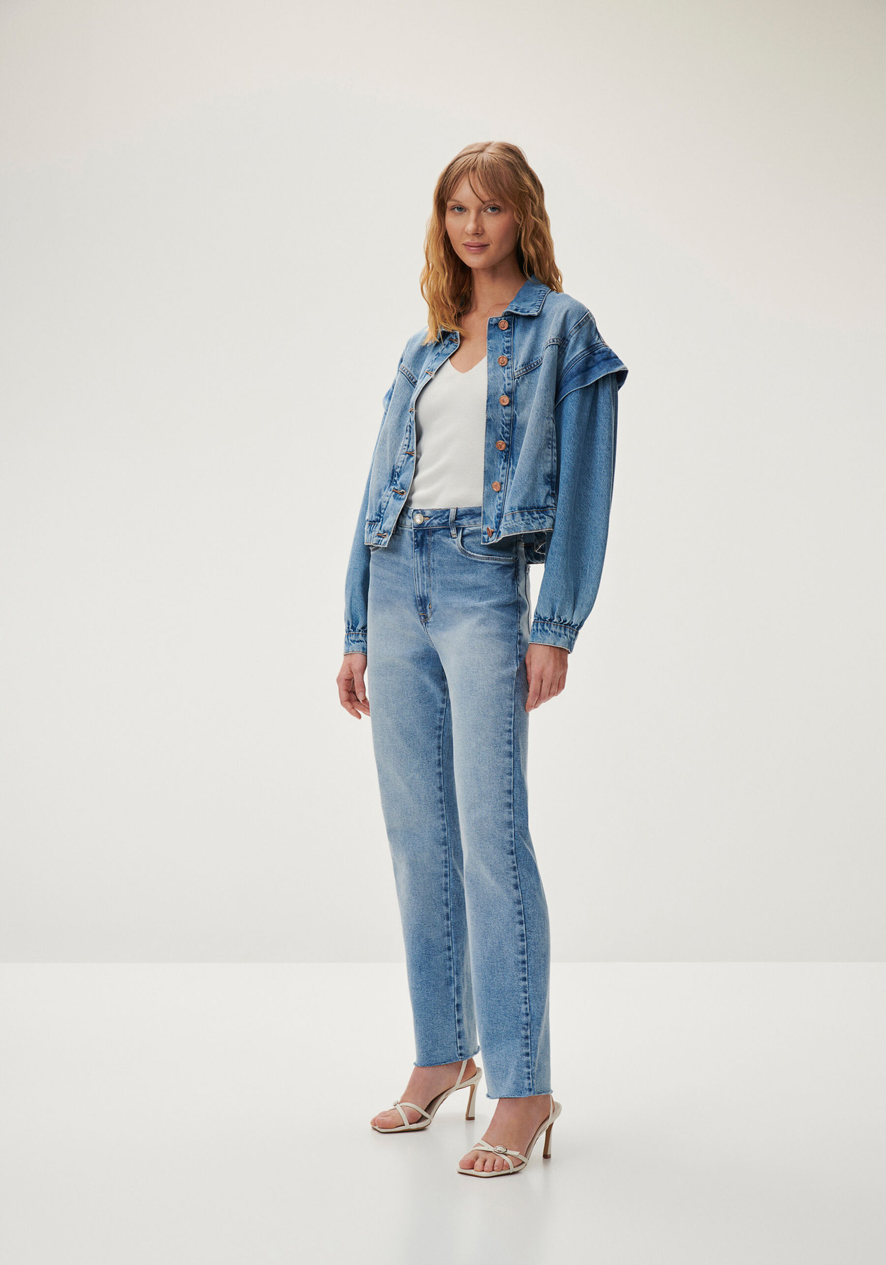 Calça Jeans Reta Cropped com Cintura Super Alta, JEANS. Calça Jeans Reta Cropped com Cintura Super Alta, JEANS, large.
