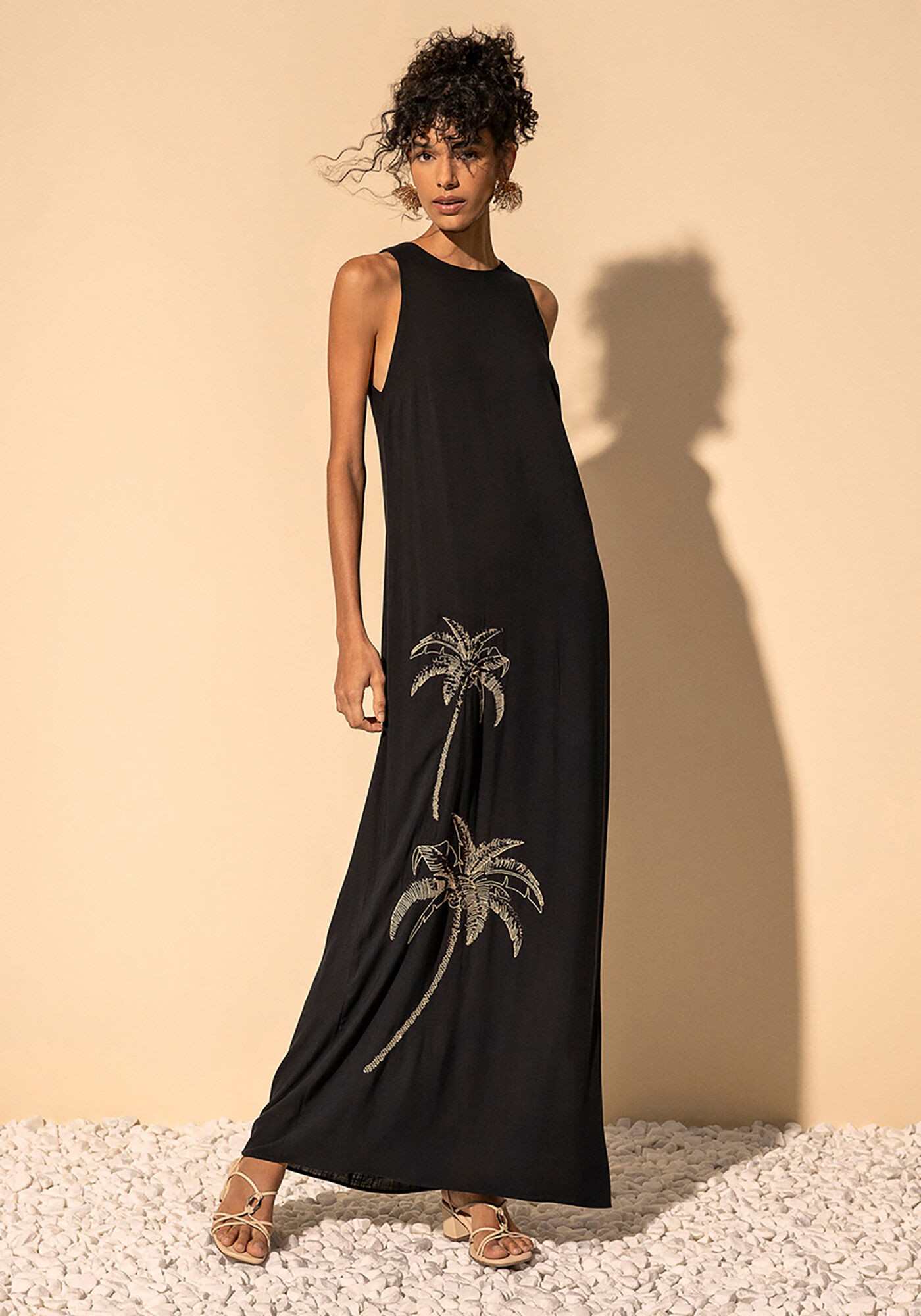 Vestido Longo Com Z&iacute;per E Paet&ecirc;s Bordados, PRETO, large.