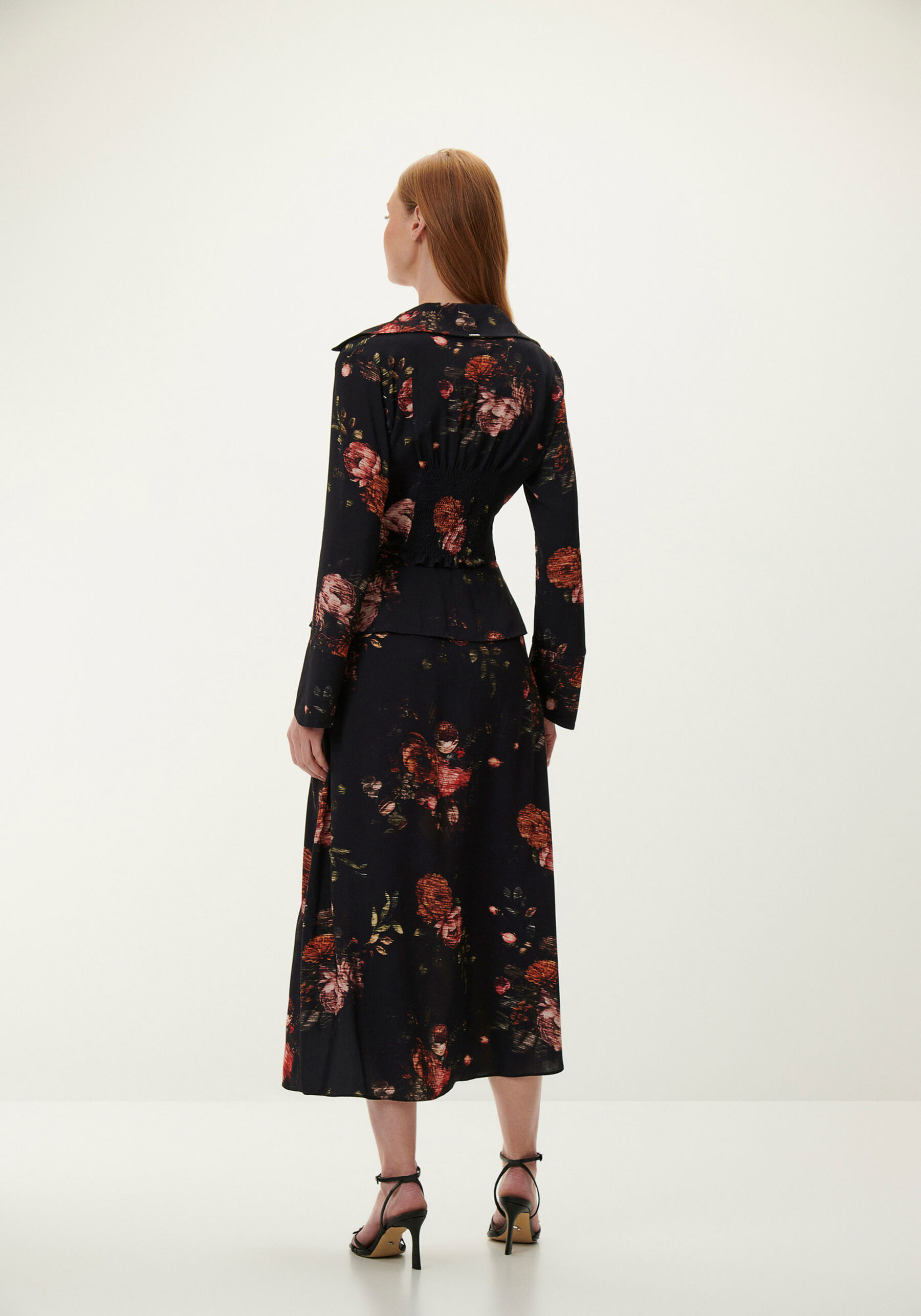 Saia Midi Floral em Viscose com Recorte Sobreposto, VIENA. Saia Midi Floral em Viscose com Recorte Sobreposto, VIENA, large.