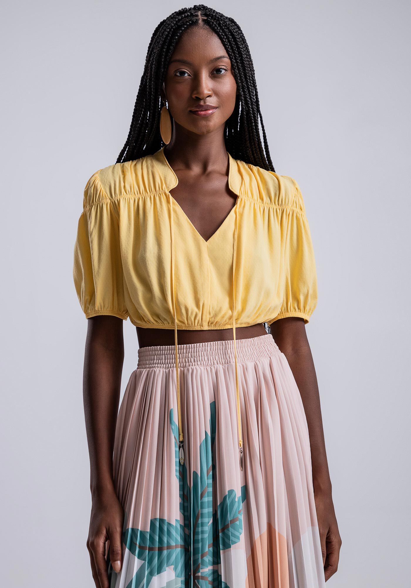 Blusa Cropped em Viscose com Franzidos e Amarra&ccedil;&atilde;o, , large.