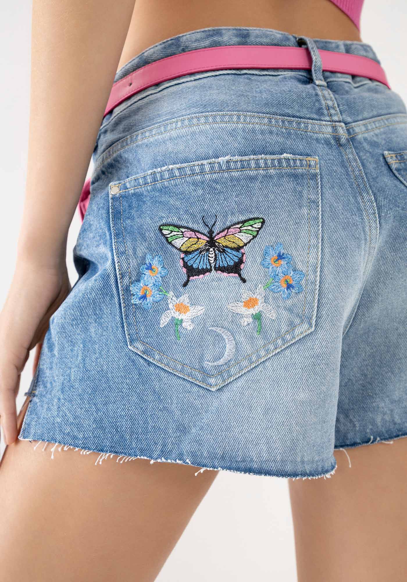 Shorts Jeans Cintura Alta com Bordado Borboleta, , large.
