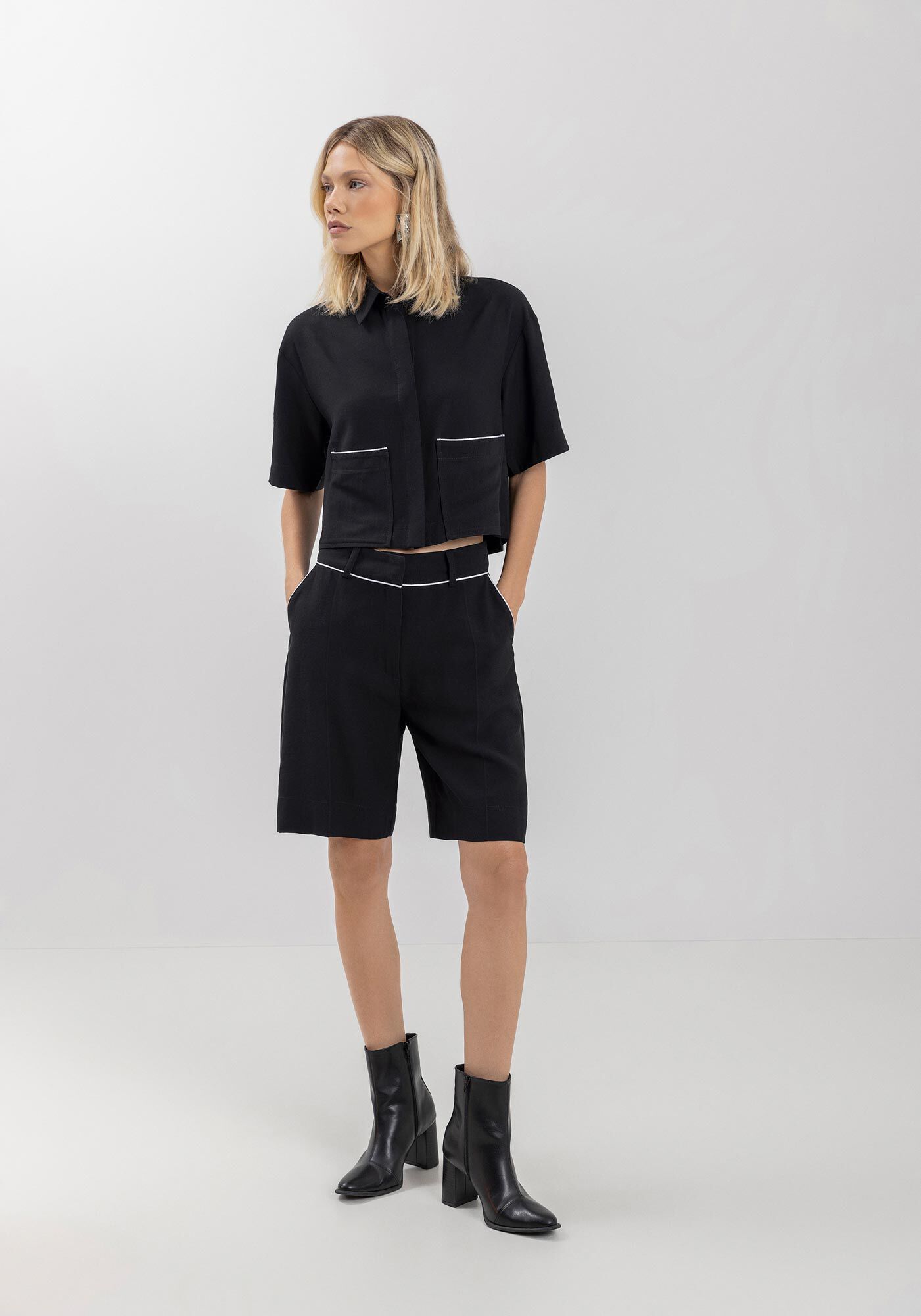 Shorts Em Alfaiataria Com Cintura Alta E Bolsos Funcionais, PRETO, large.