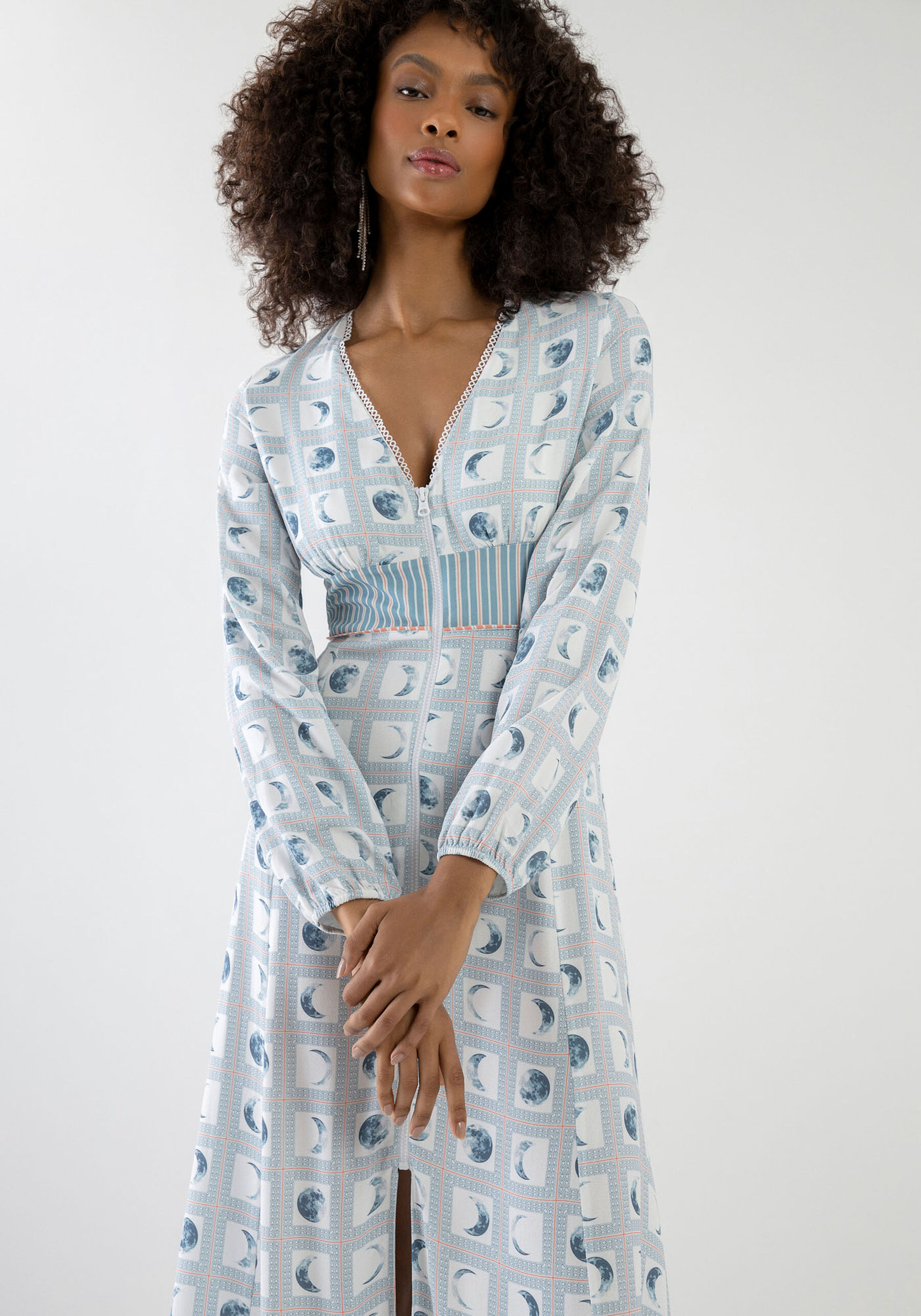 Vestido Midi Manga Longa com Estampa Lunar, LUNAR. Vestido Midi Manga Longa com Estampa Lunar, LUNAR, large.