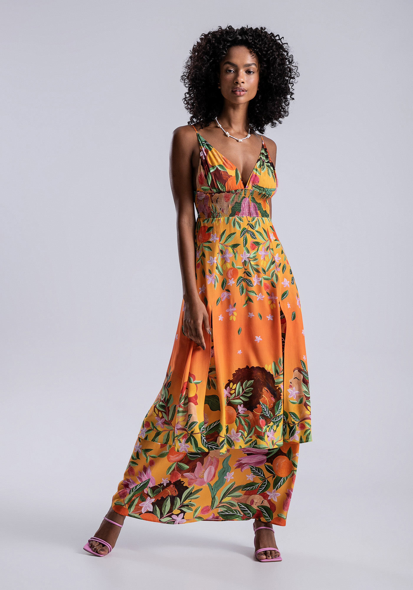 Vestido com Al&ccedil;as Longo em Viscose com Babado Sobreposto, , large.