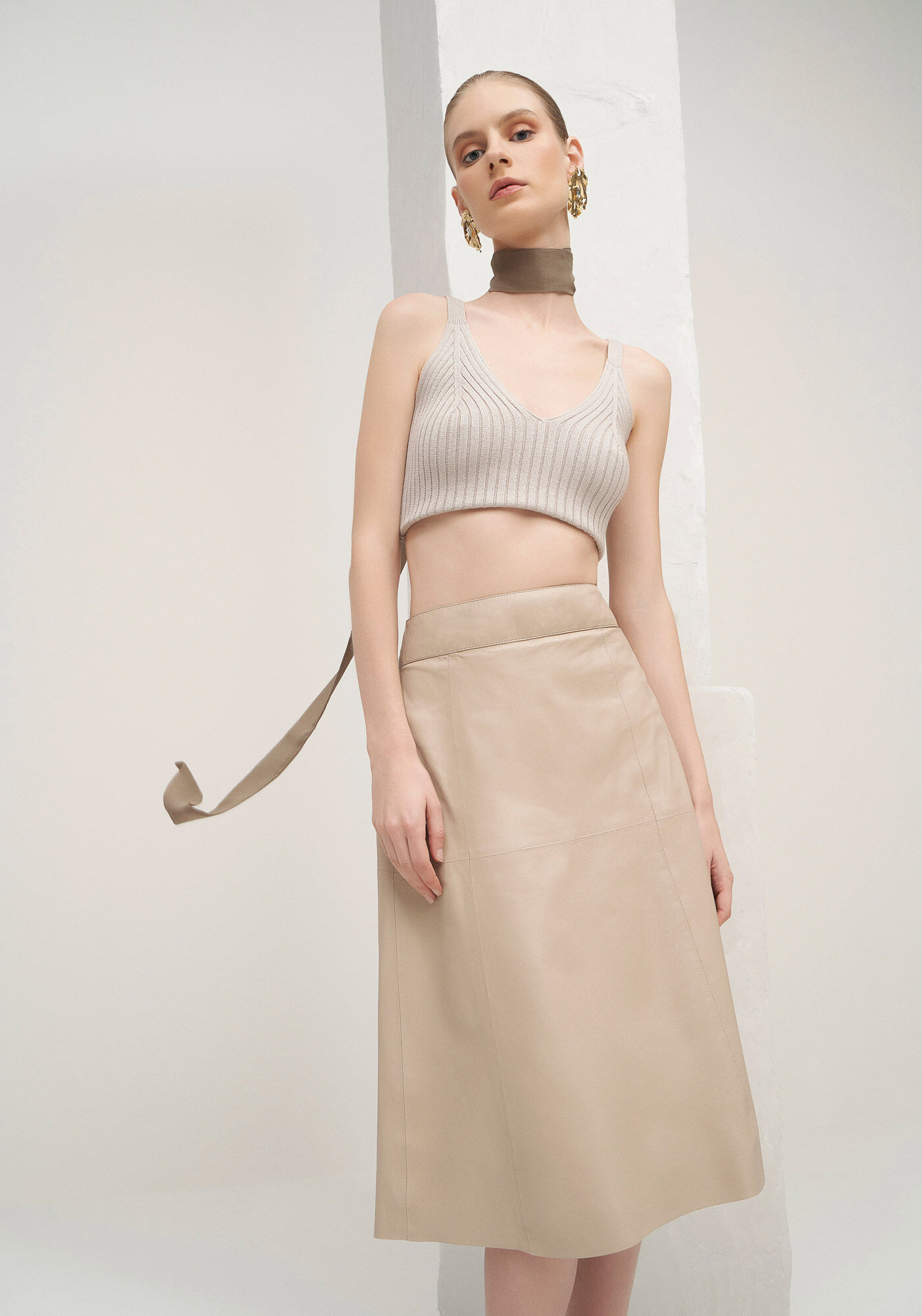 Saia Midi Evas&ecirc; em Couro com Cintura Alta, , large.