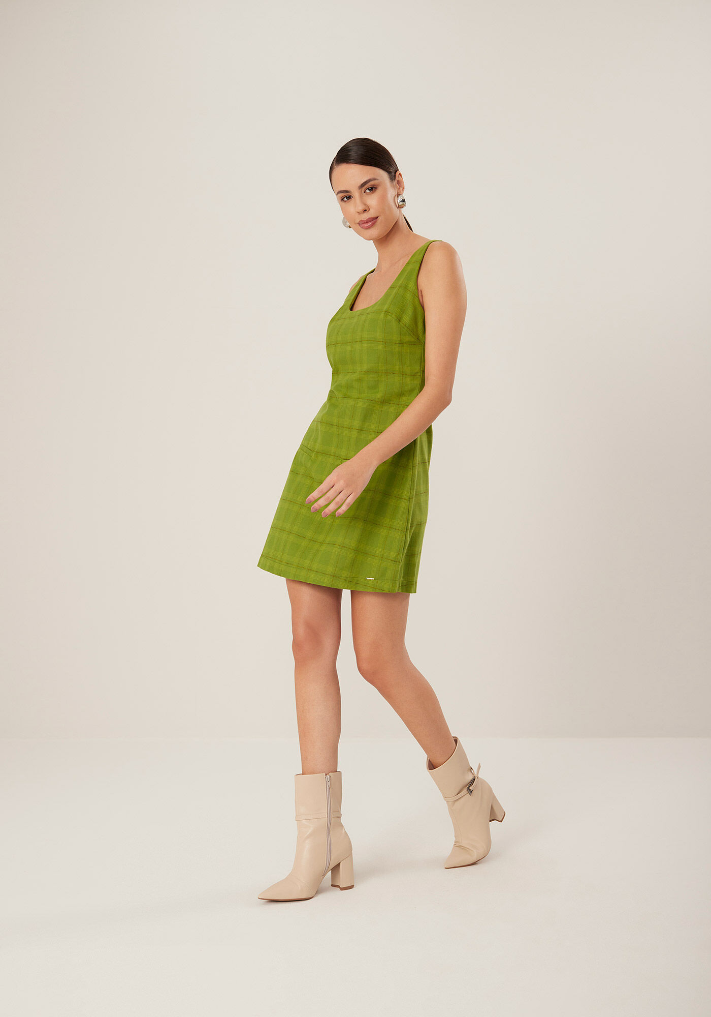 Vestido Curto Xadrez De Al&ccedil;as Largas Em Algod&atilde;o Peletizado, , large.