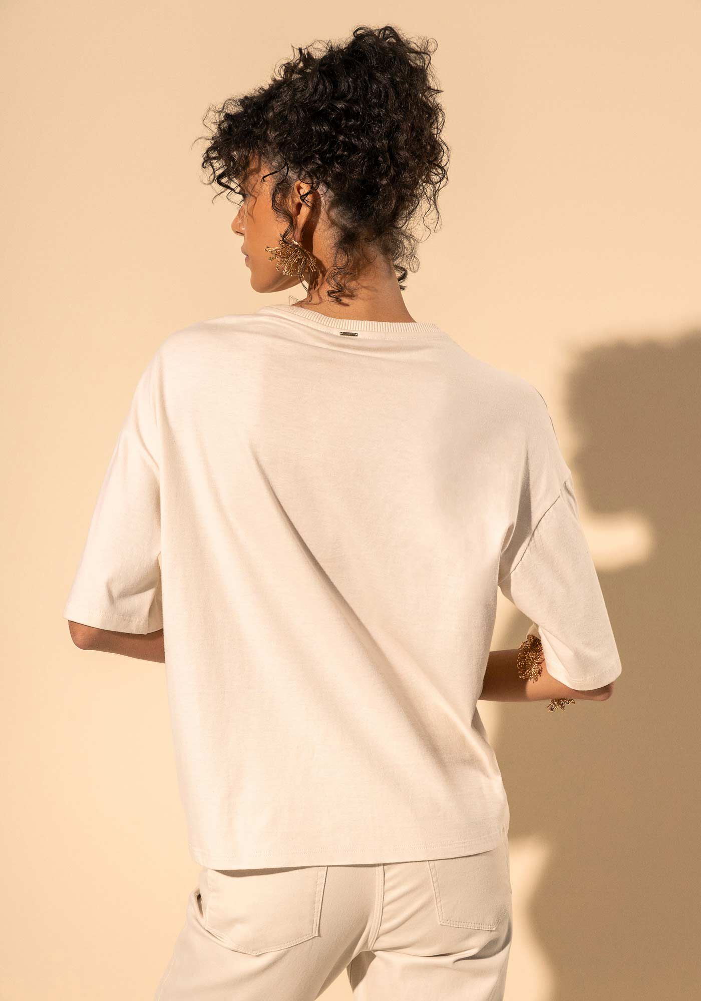 Blusa T-shirt Em Algod&atilde;o Penteado Com Bordado No Ombro, BEGE ALHAMBRA, large.