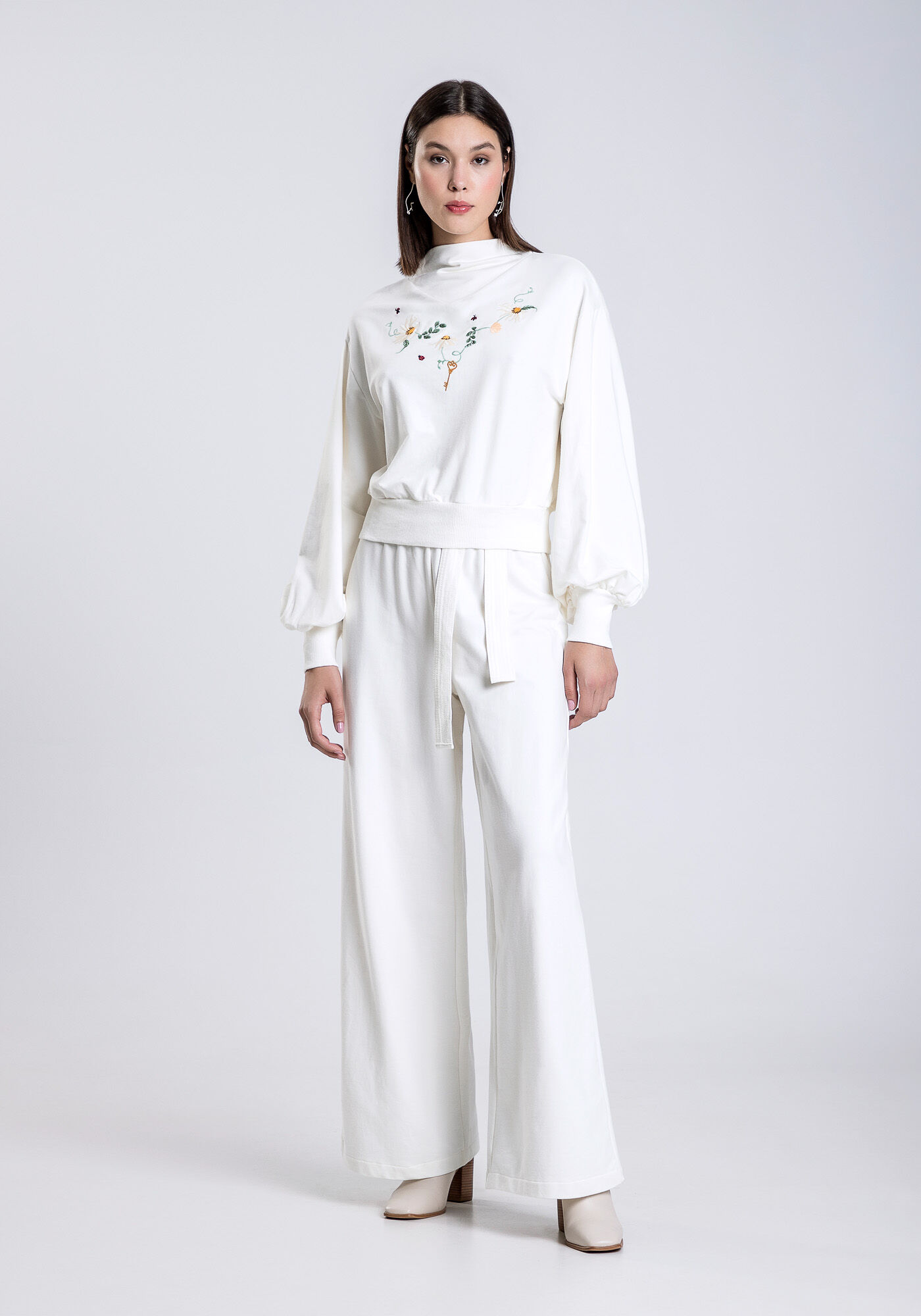 Blus&atilde;o Manga Bufante em Molecotton com Bordado, BRANCO OFF WHITE, large.