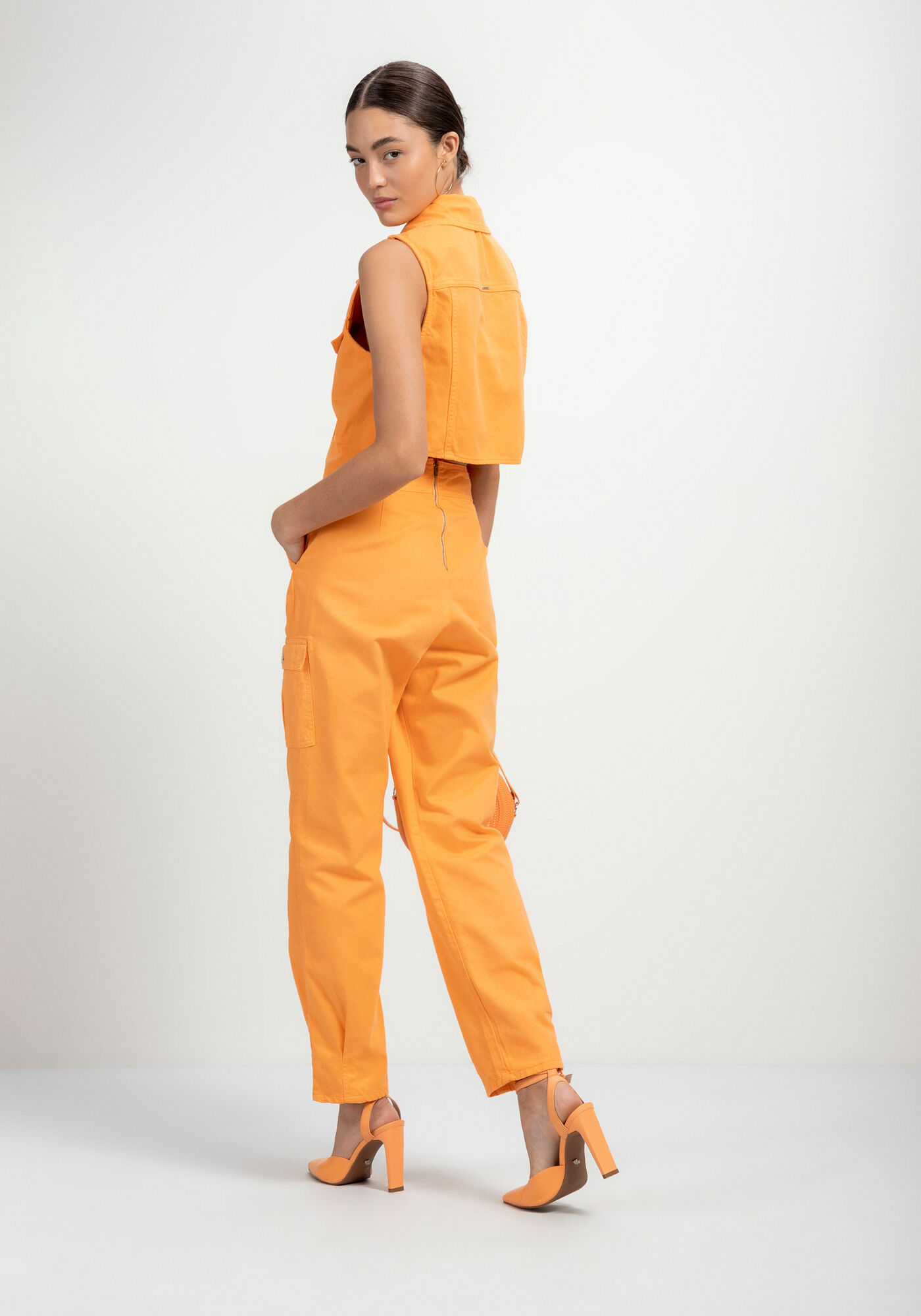 Cal&ccedil;a Sarja Cropped Utilit&aacute;ria com Corrente C&oacute;s, , large.