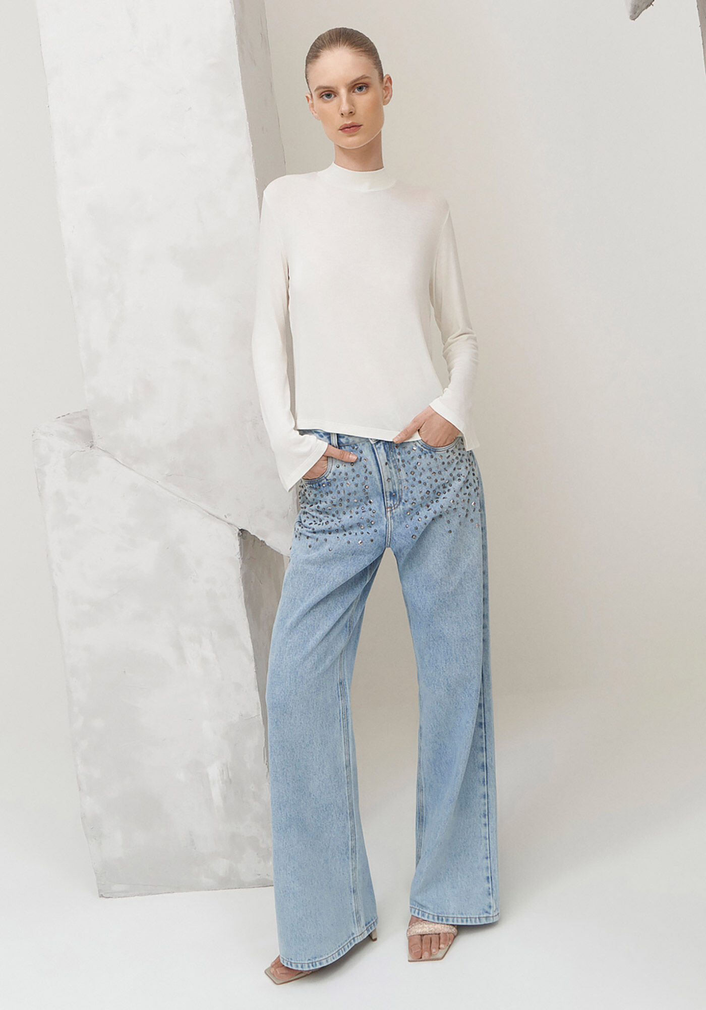 Blusa Gola Alta em Malha com Manga Flare, , large.