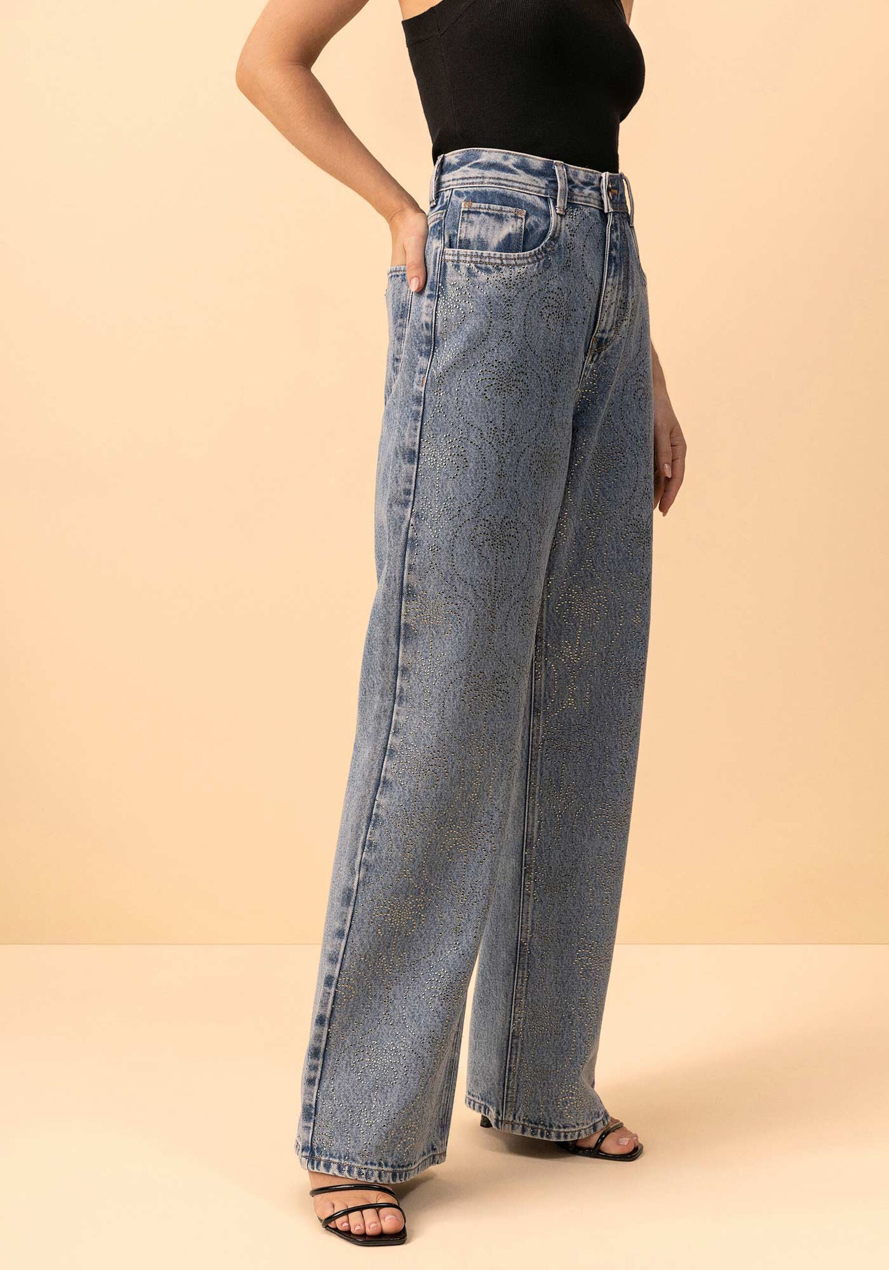 Calça Jeans Wide Leg Com Cintura Alta E Aplicações De Strass, JEANS. Calça Jeans Wide Leg Com Cintura Alta E Aplicações De Strass, JEANS, large.