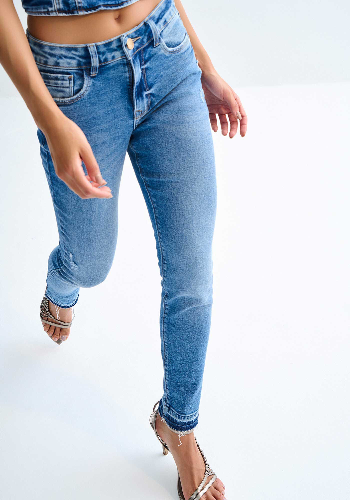Cal&ccedil;a Jeans Skinny Cropped Cintura M&eacute;dia com Detalhe Barra, , large.