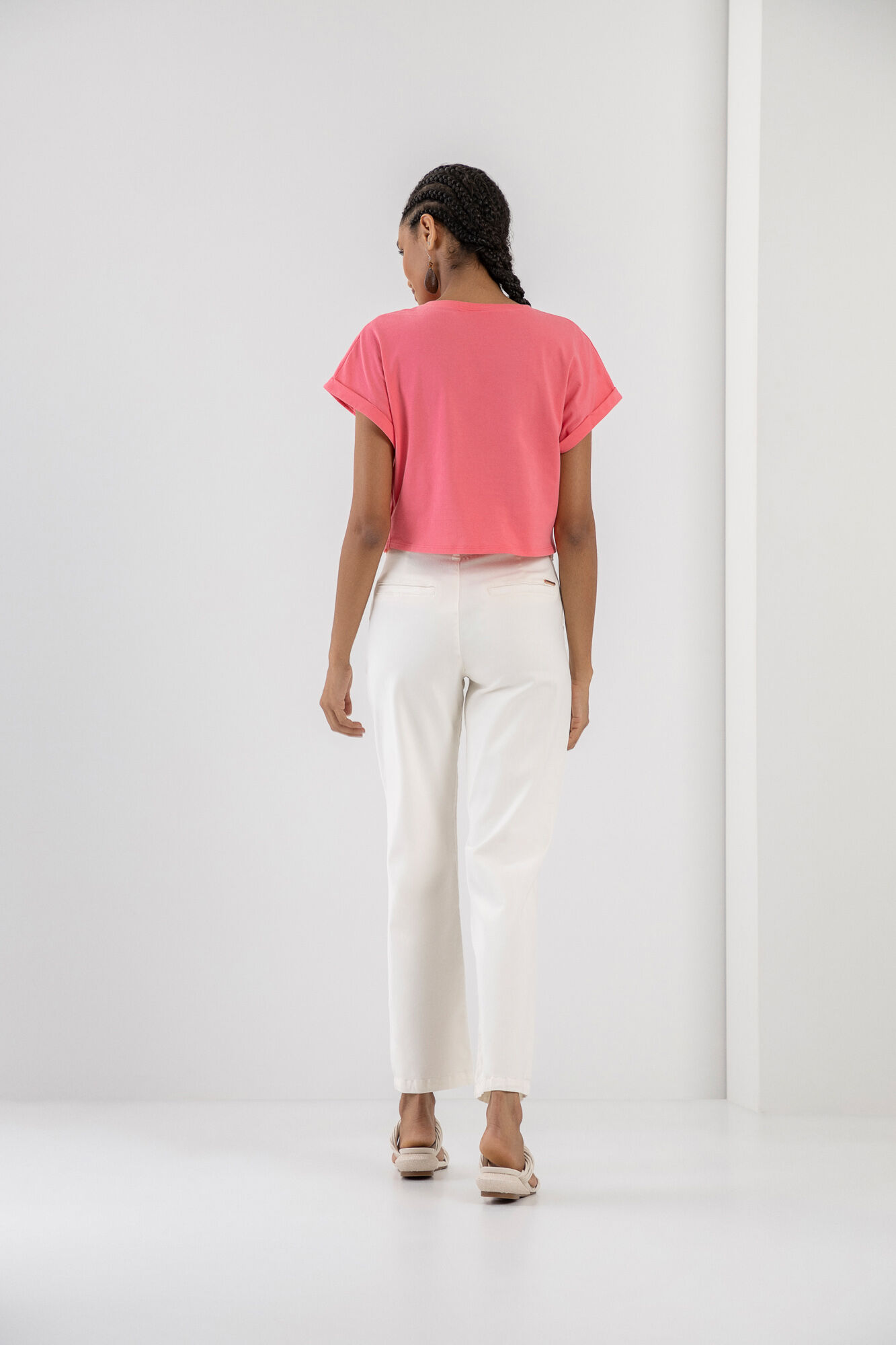 T-shirt Cropped em Malha com Bordado, ROSA PEWTER, large.