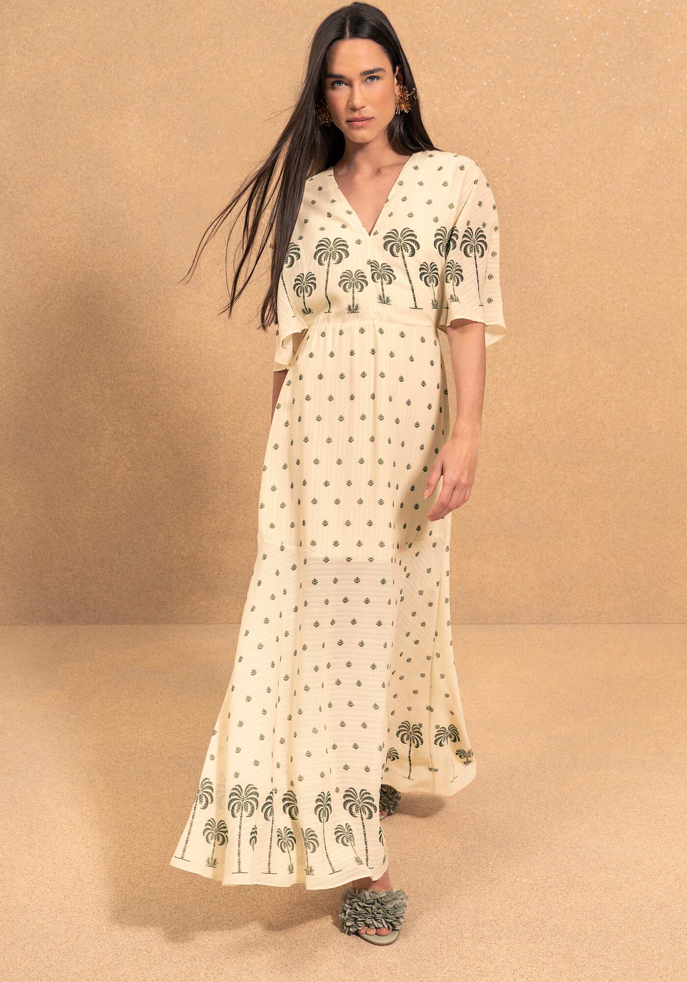 Vestido Longo Estampado Com Decote Em V E Mangas Amplas, BEGE ALHAMBRA, large.