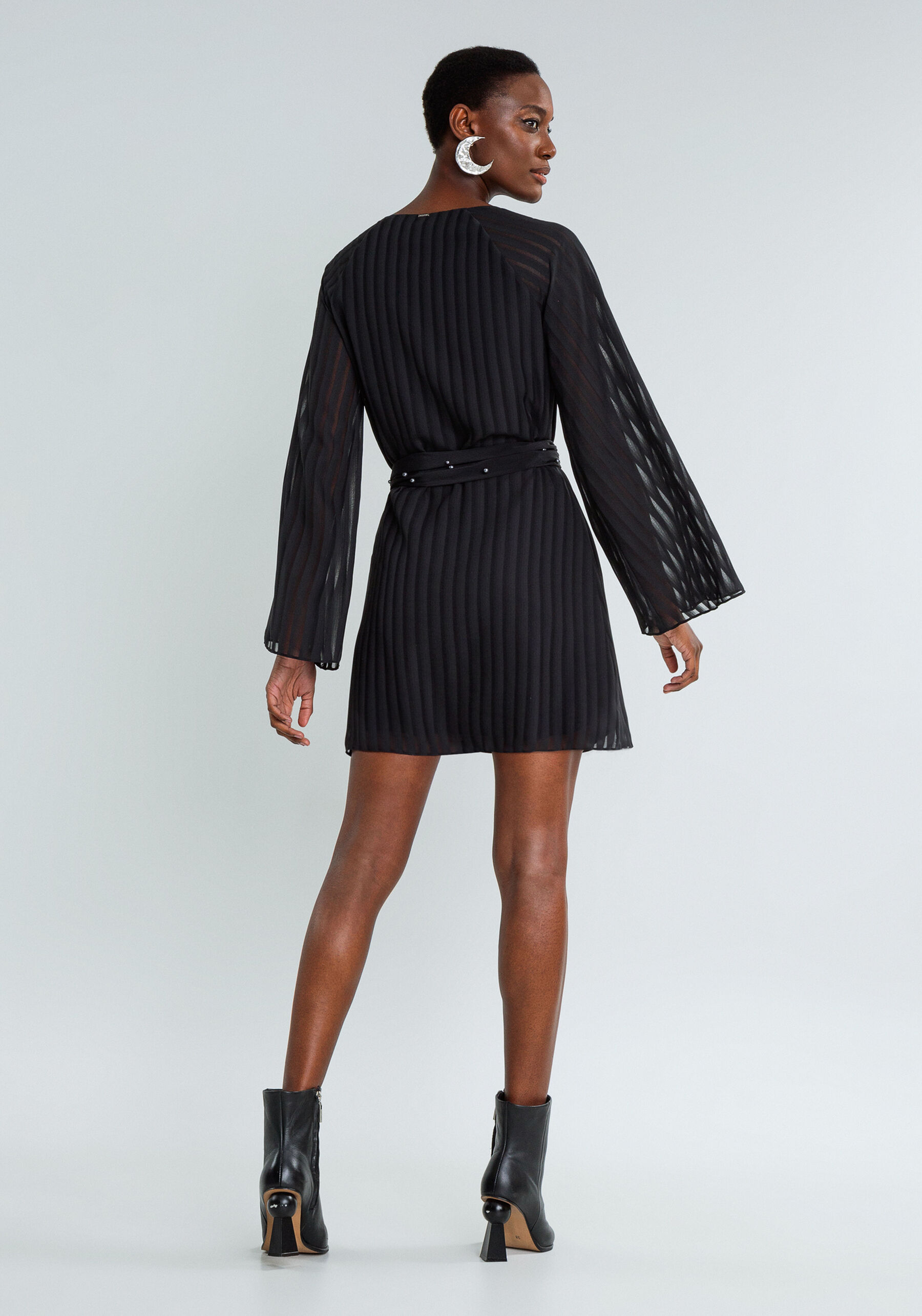 Vestido Curto Cinto com Pérolas, PRETO. Vestido Curto Cinto com Pérolas, PRETO, large.