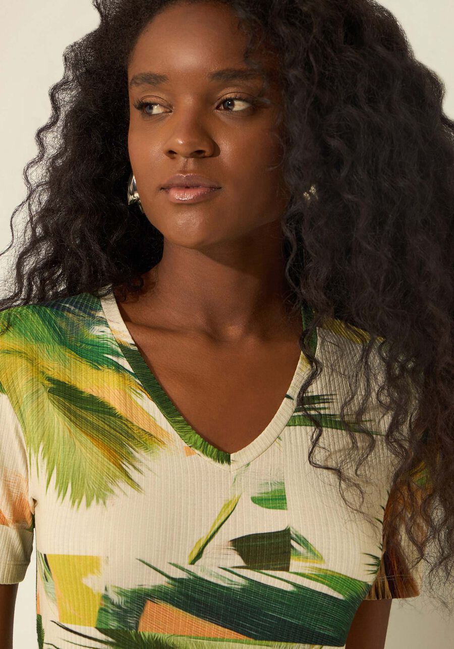 Blusa Estampada Com Decote Em V E Mangas Curtas, PALMA BEGE. Blusa Estampada Com Decote Em V E Mangas Curtas, PALMA BEGE, large.