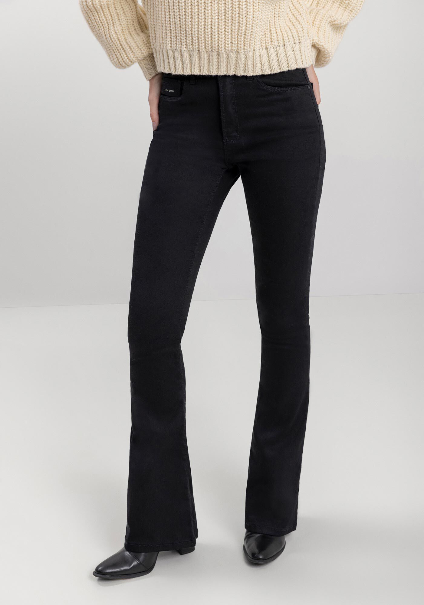 Cal&ccedil;a Flare Boot Cut Em Sarja Com Cintura Alta, , large.