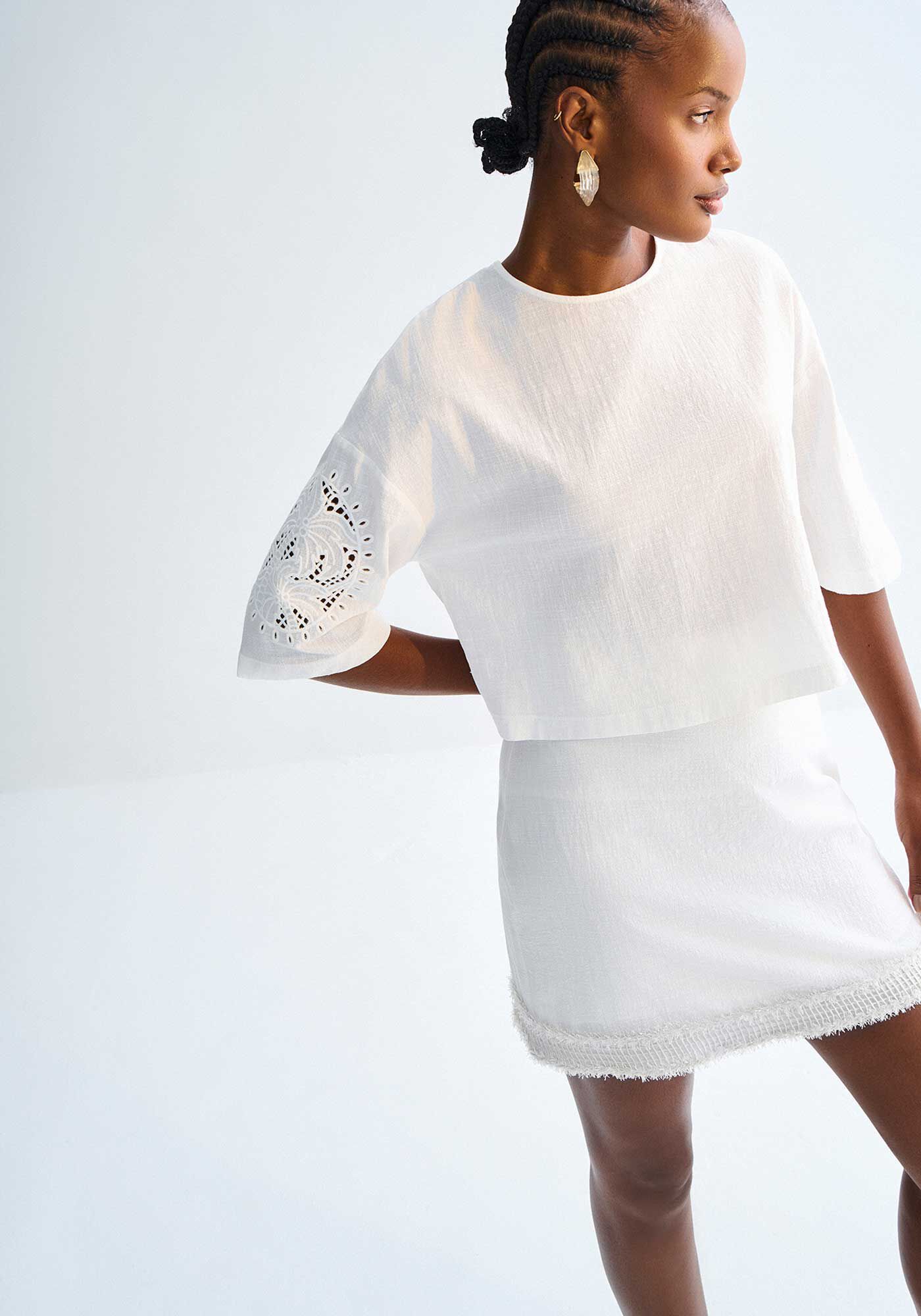 Blusa Ampla em Tecido Cotton com Bordado Mangas | Lez a Lez