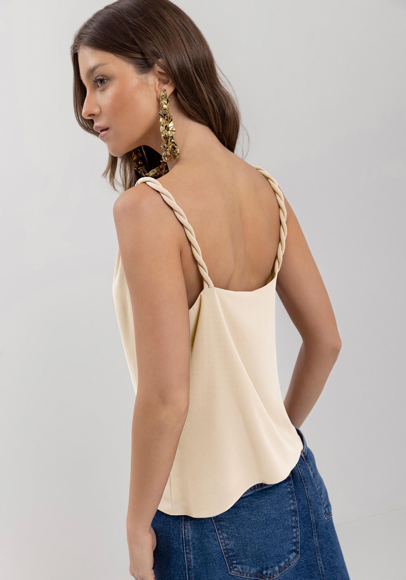 Blusa De Al&ccedil;as Com Decote Degag&ecirc; Em Crepe Toque De Seda, , large.