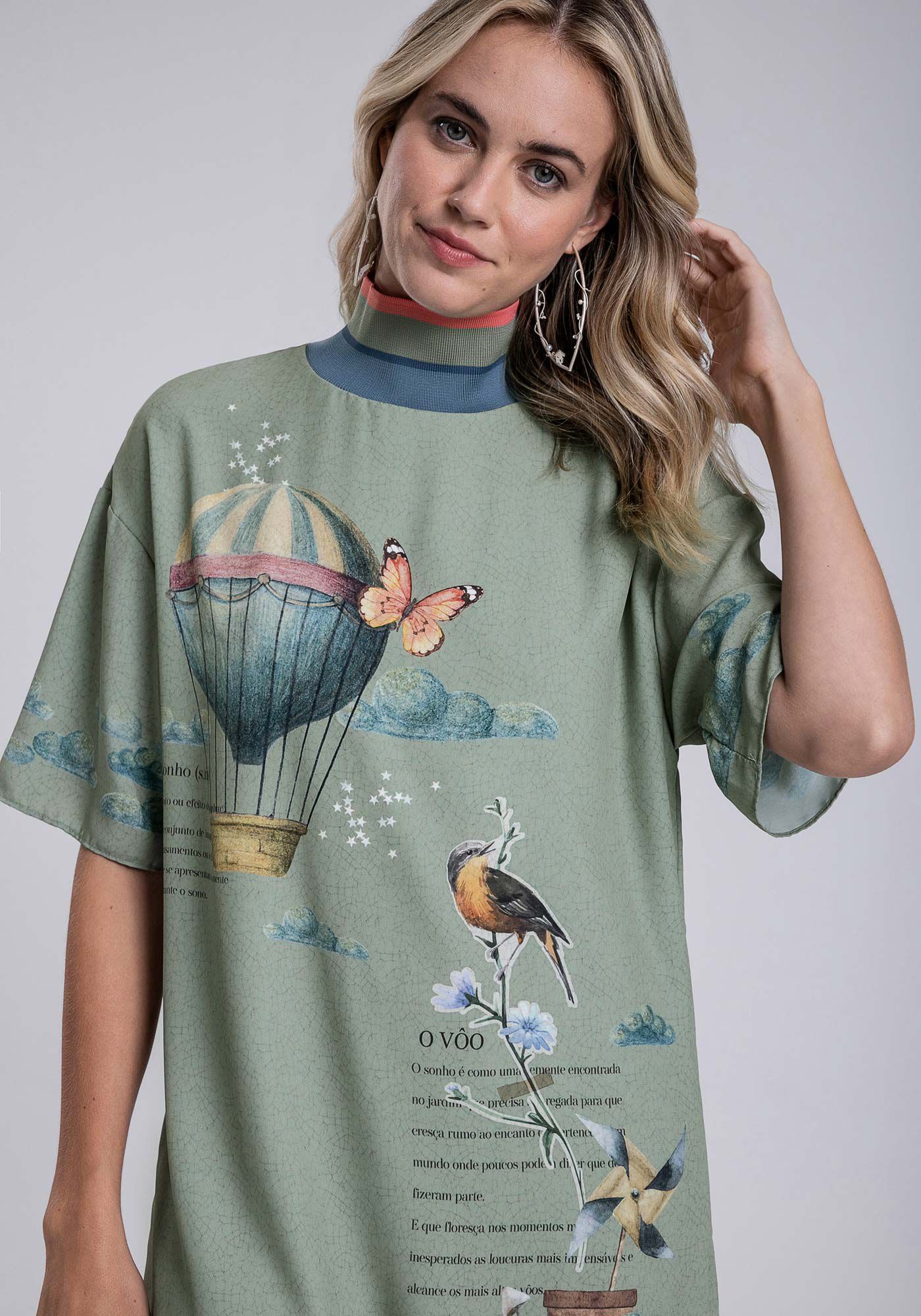 Vestido Tecido Poly com Gola Alta e Retil&iacute;nea, , large.