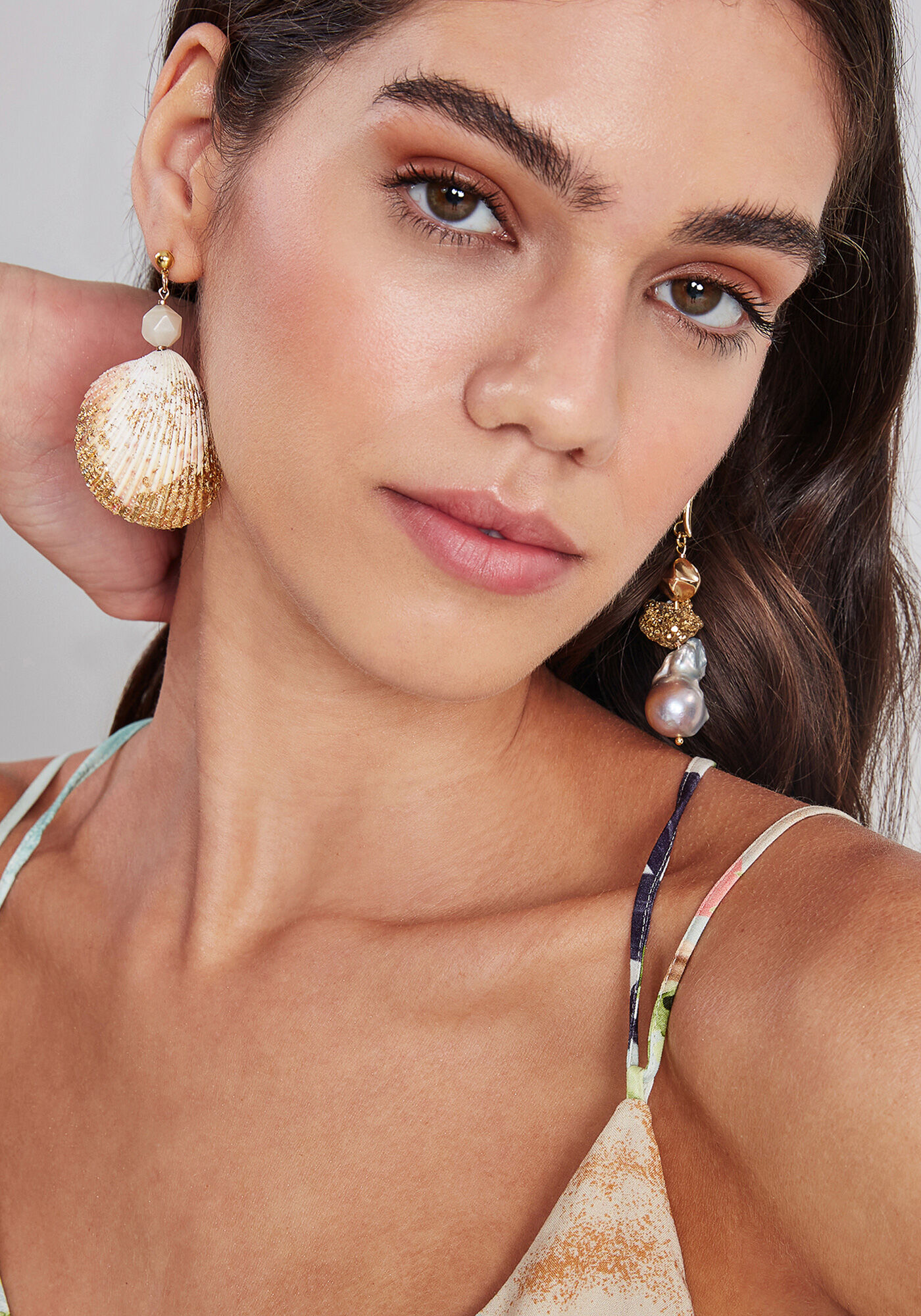 Vestido com Al&ccedil;as Decote V Estampa, , large.