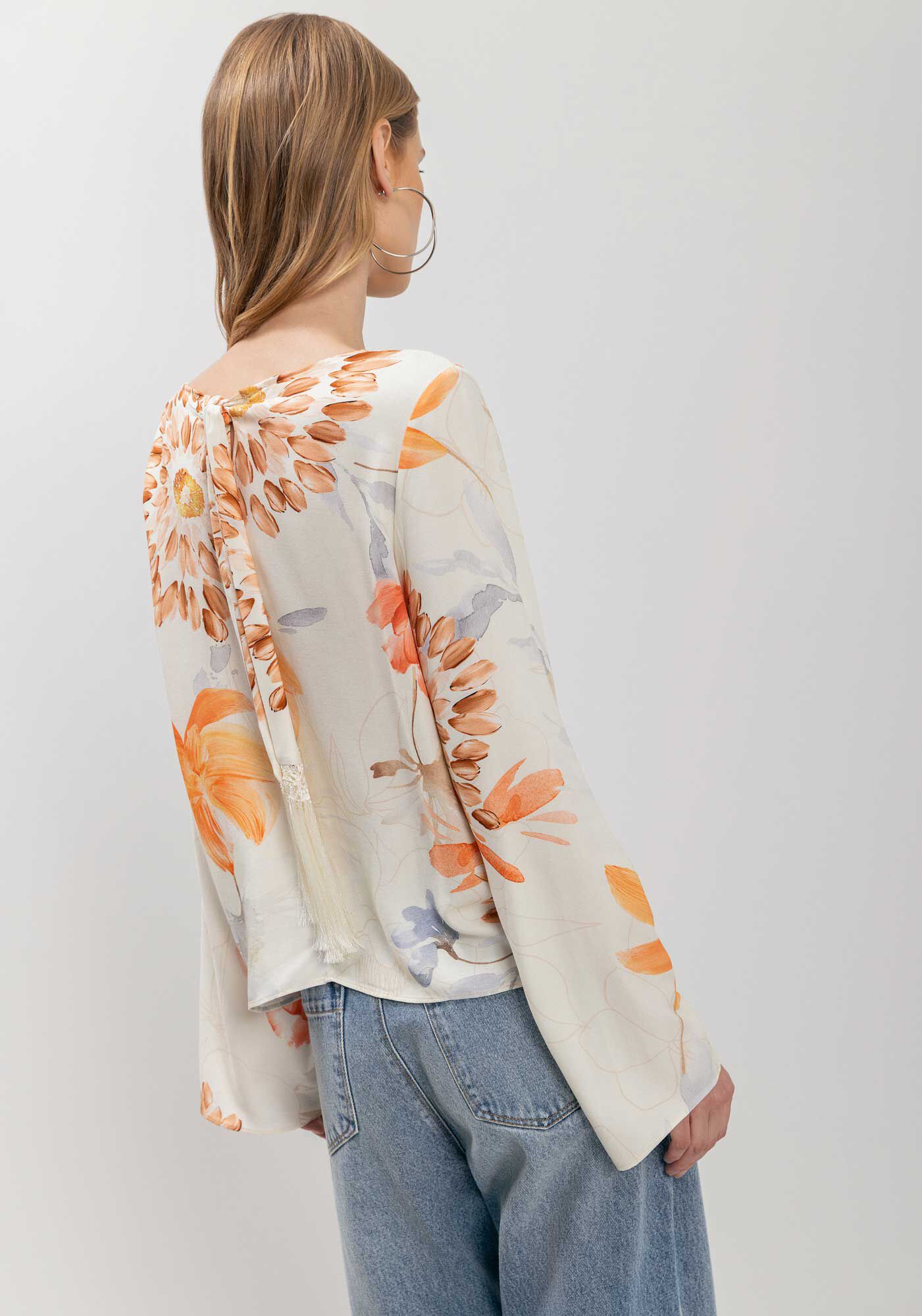 Blusa De Mangas Longas Estampada Com Amarra&ccedil;&atilde;o Posterior, FLORA BEGE, large.