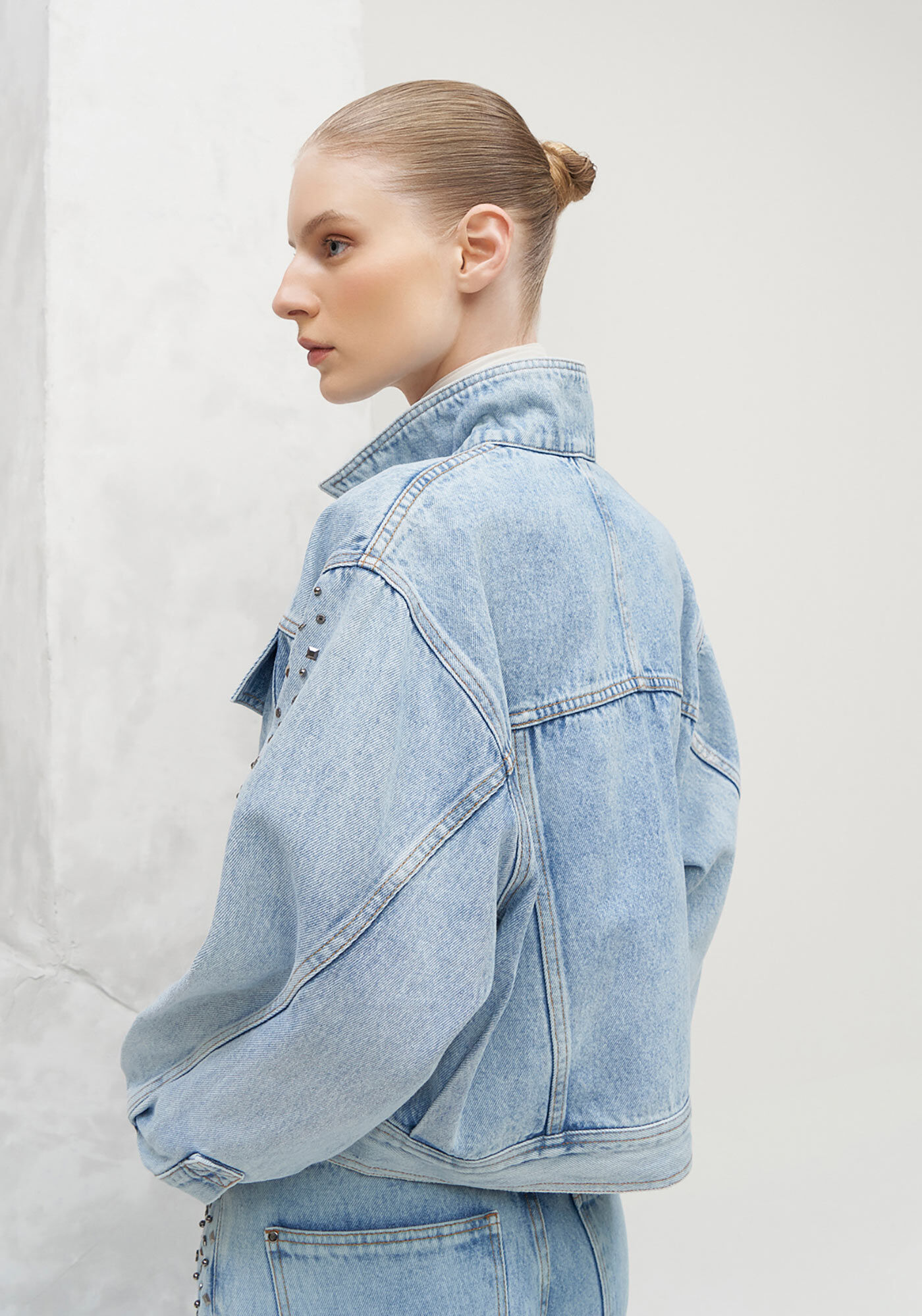 Jaqueta Jeans com Manga Bufante Bordada, JEANS, large.