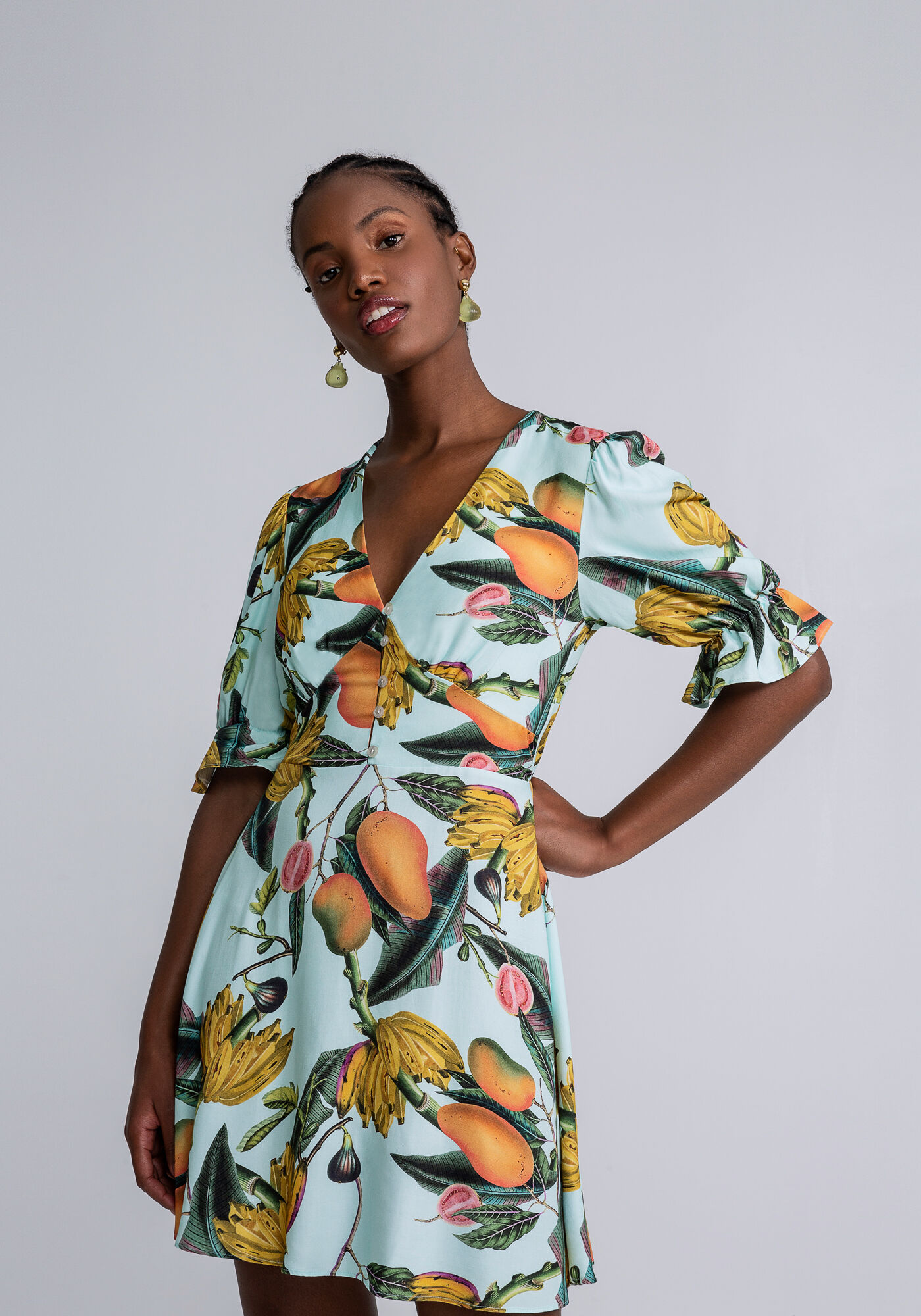 Vestido decote best sale v com manga
