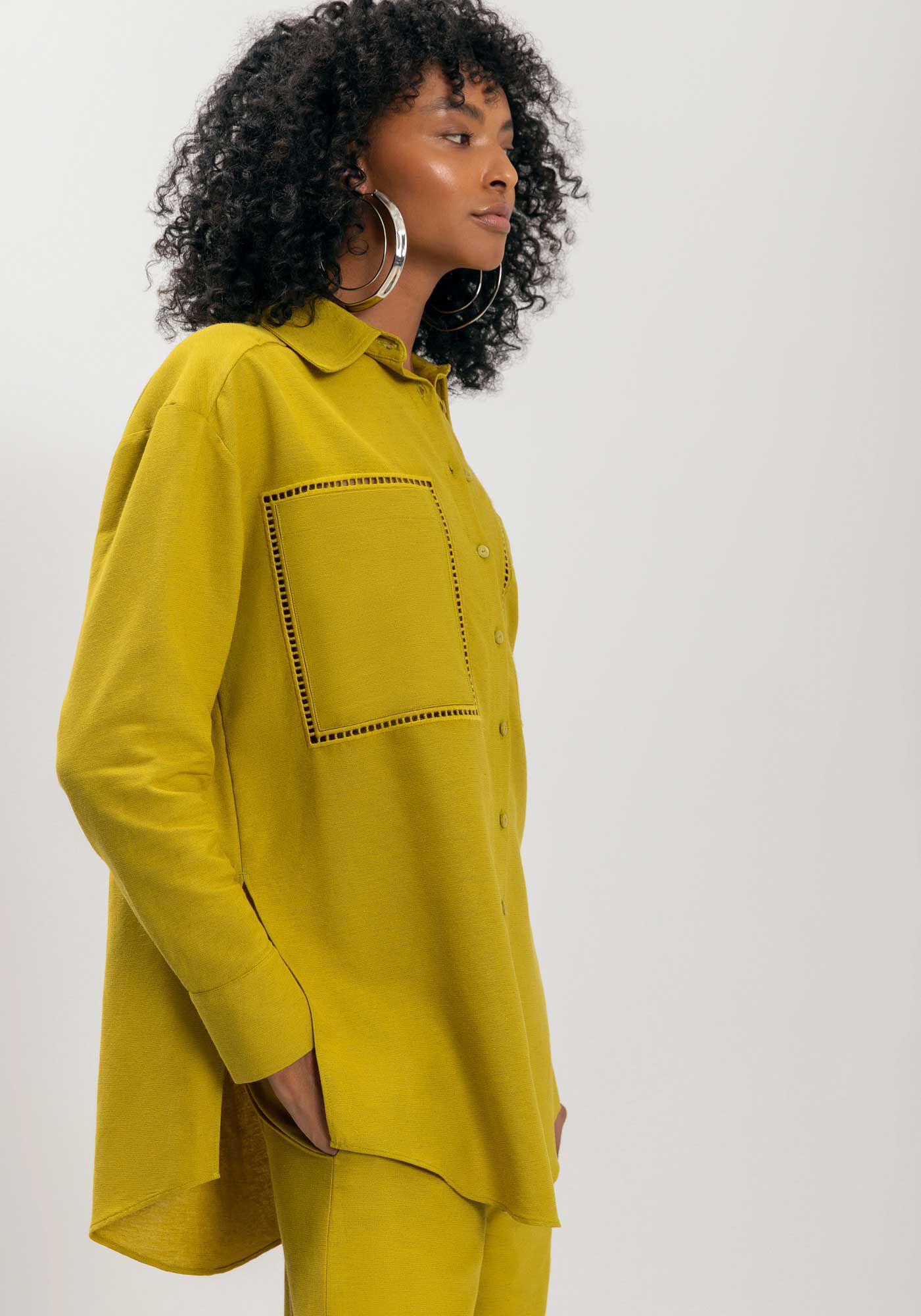 Camisa Overshirt De Mangas Longas Com Bolsos Bordados Vazado, , large.