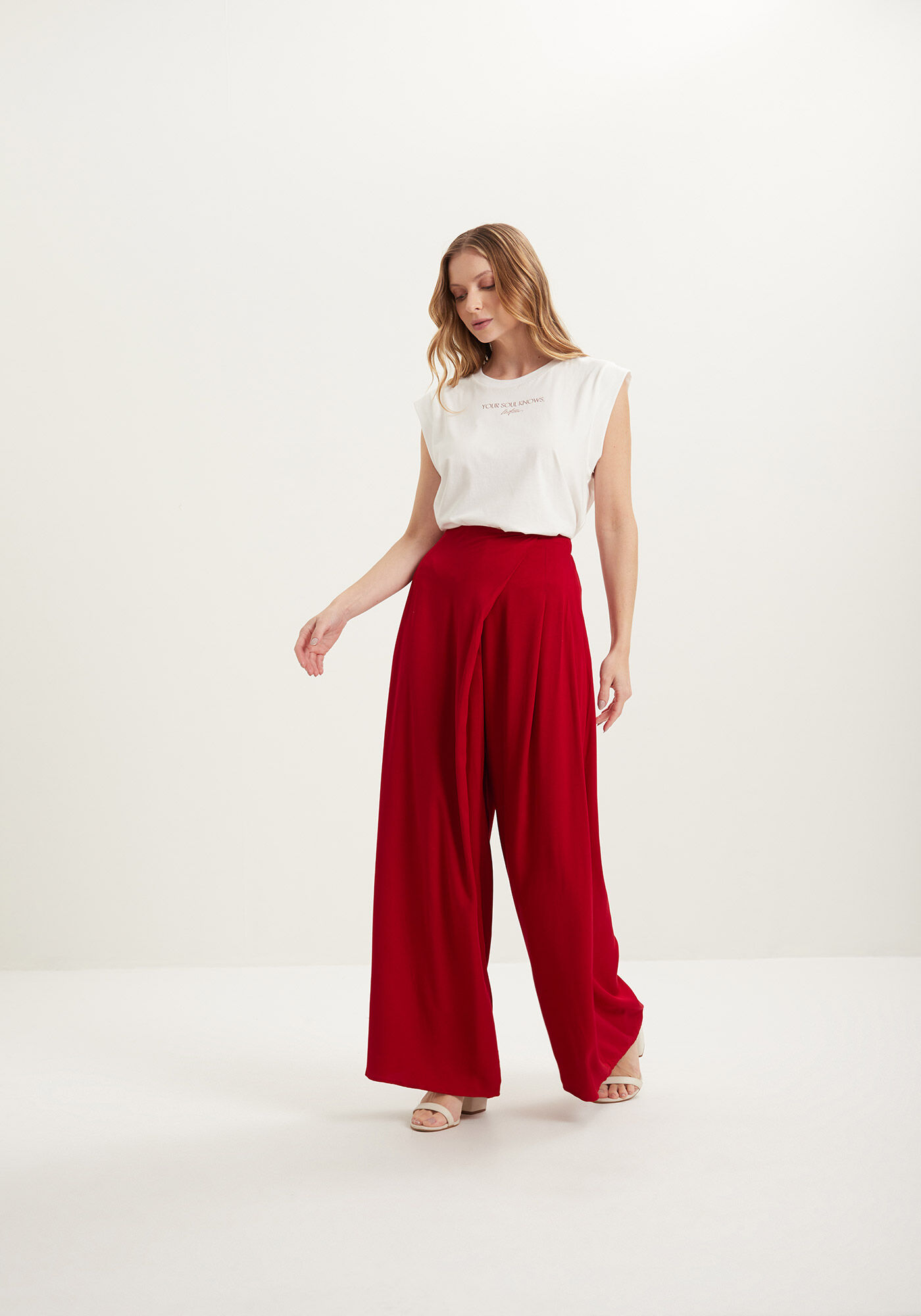 Cal&ccedil;a Pantalona Em Viscose Com Pregas E Sobreposi&ccedil;&atilde;o, , large.