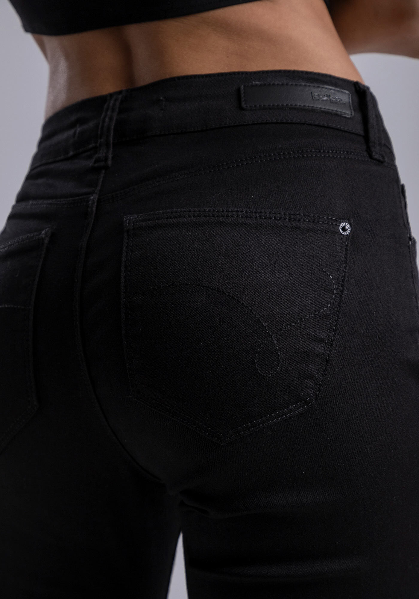 Cal&ccedil;a Jeans Bootcut Malibu Ever Black, , large.