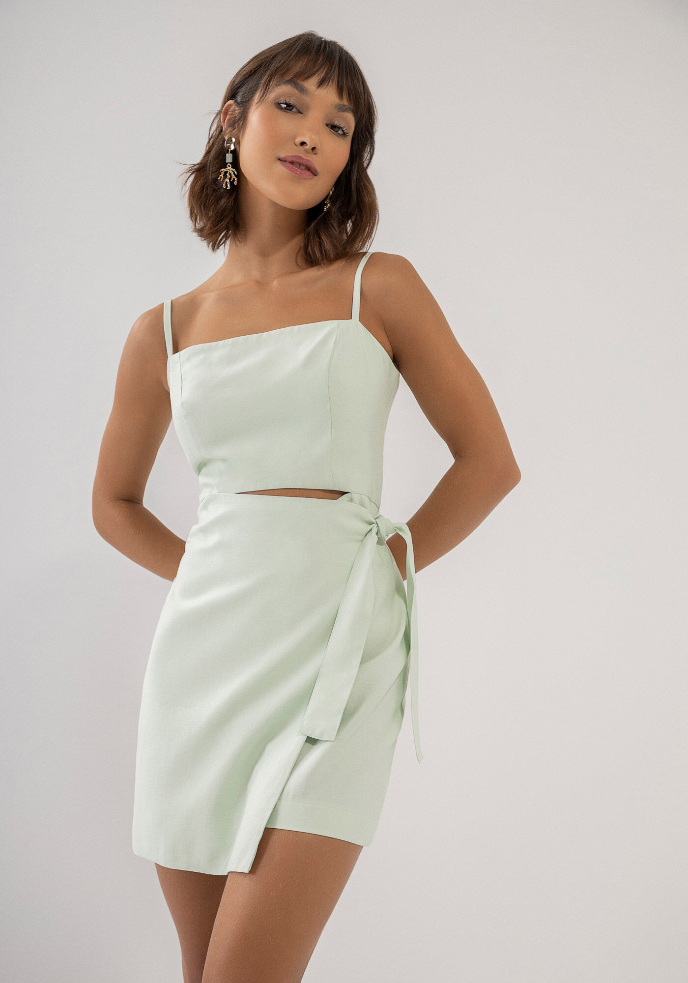 Macac&atilde;o Curto Cut Out com Recorte Sobreposto, , large.