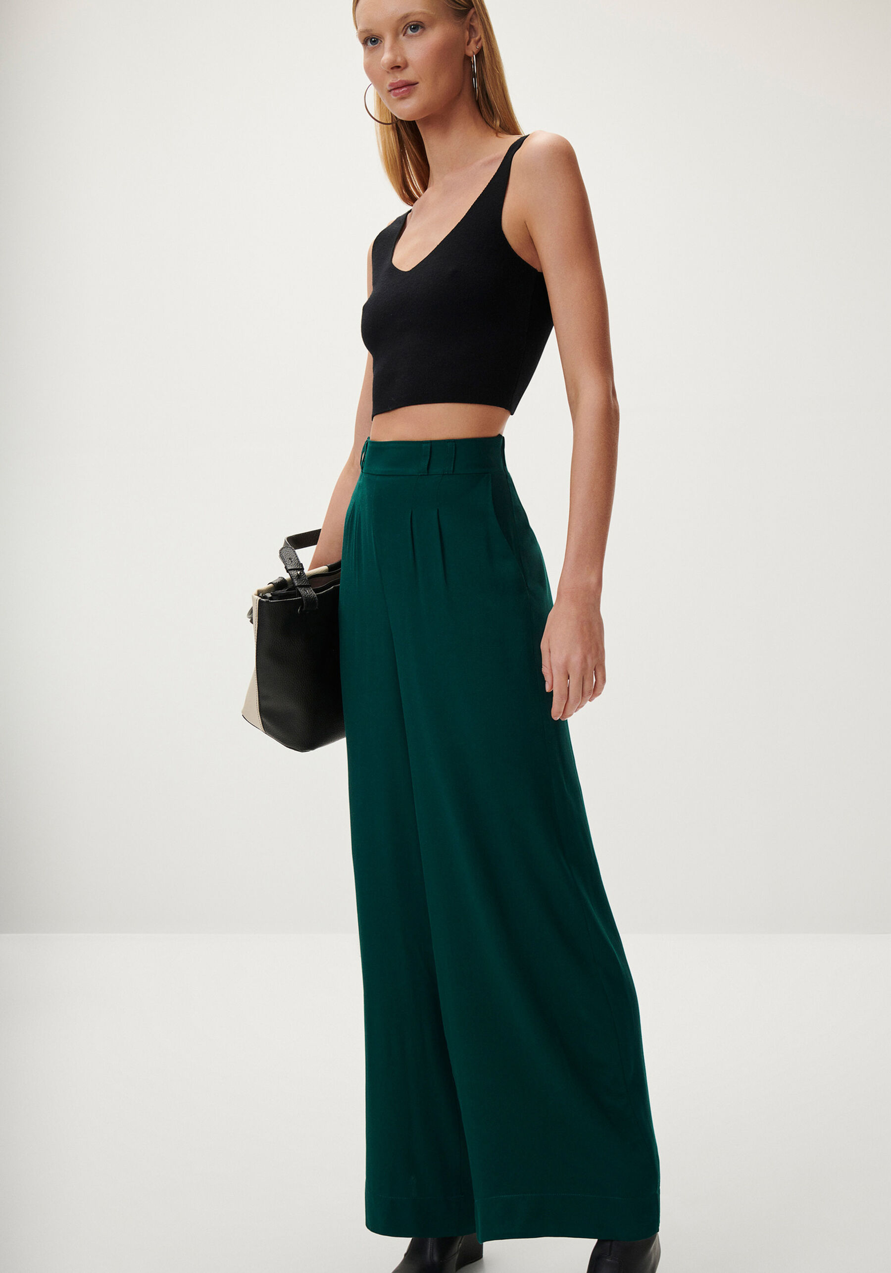 Calça Pantalona em Viscose Alfaiataria, . Calça Pantalona em Viscose Alfaiataria, , large.