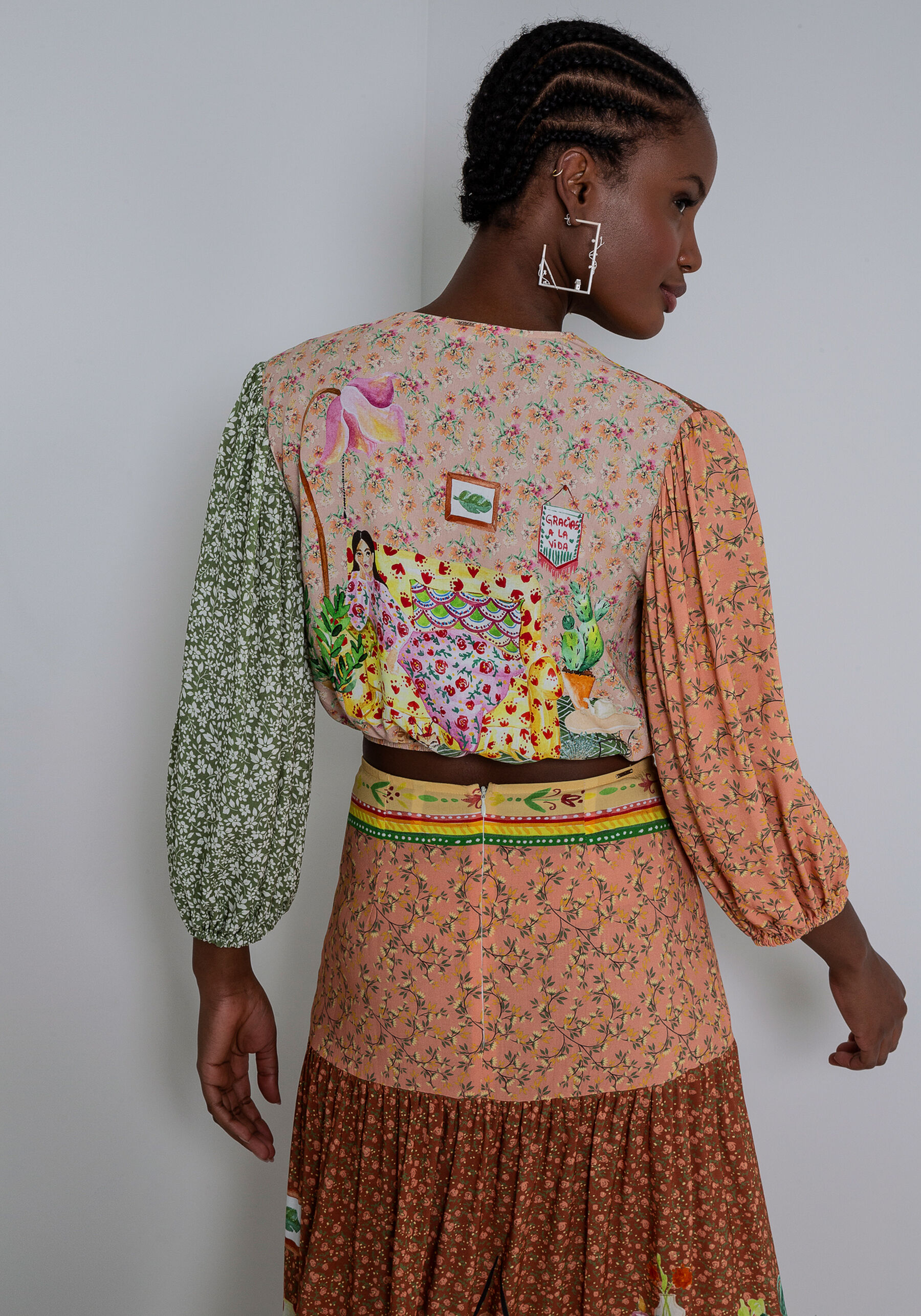 Blusa Cropped com Manga 3/4 Bufante, DOCE LAR. Blusa Cropped com Manga 3/4 Bufante, DOCE LAR, large.