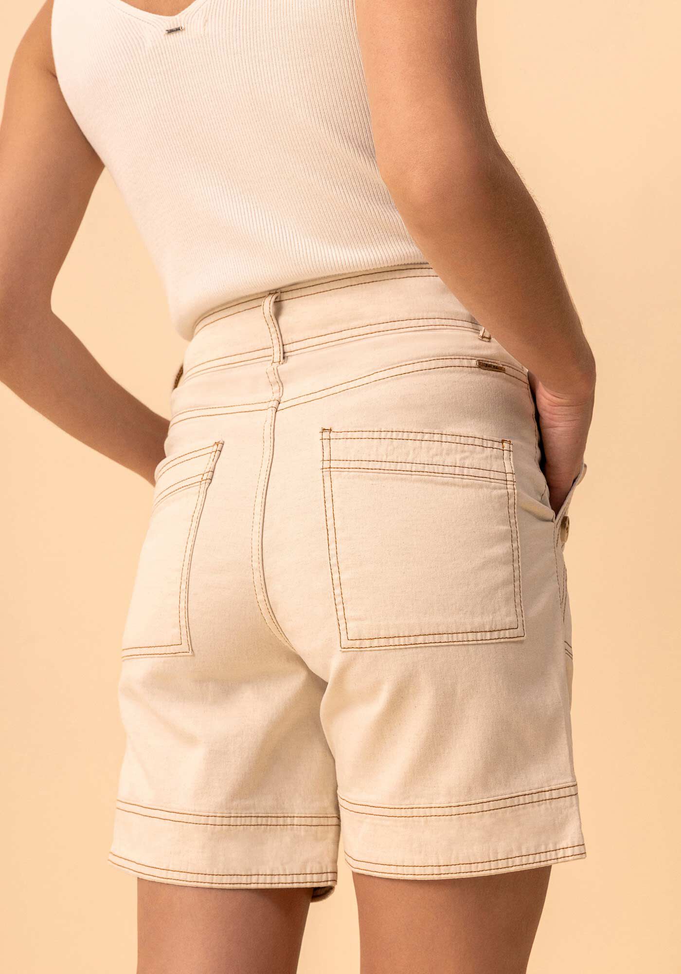 Shorts Mom De Cintura Alta Em Sarja E Linho, NATURAL, large.