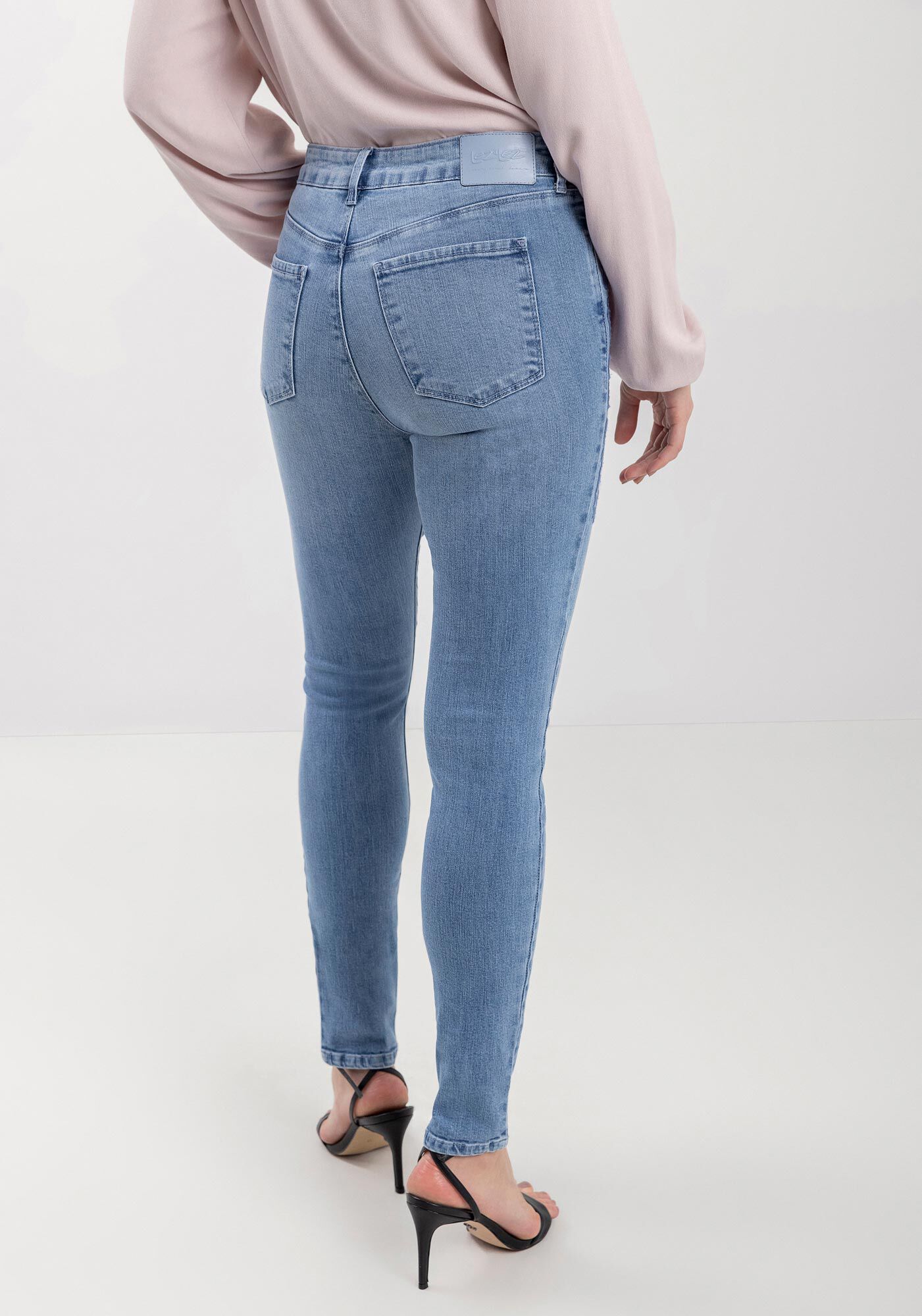 Cal&ccedil;a Jeans Skinny Com Cintura Alta E Bordado Lateral, , large.