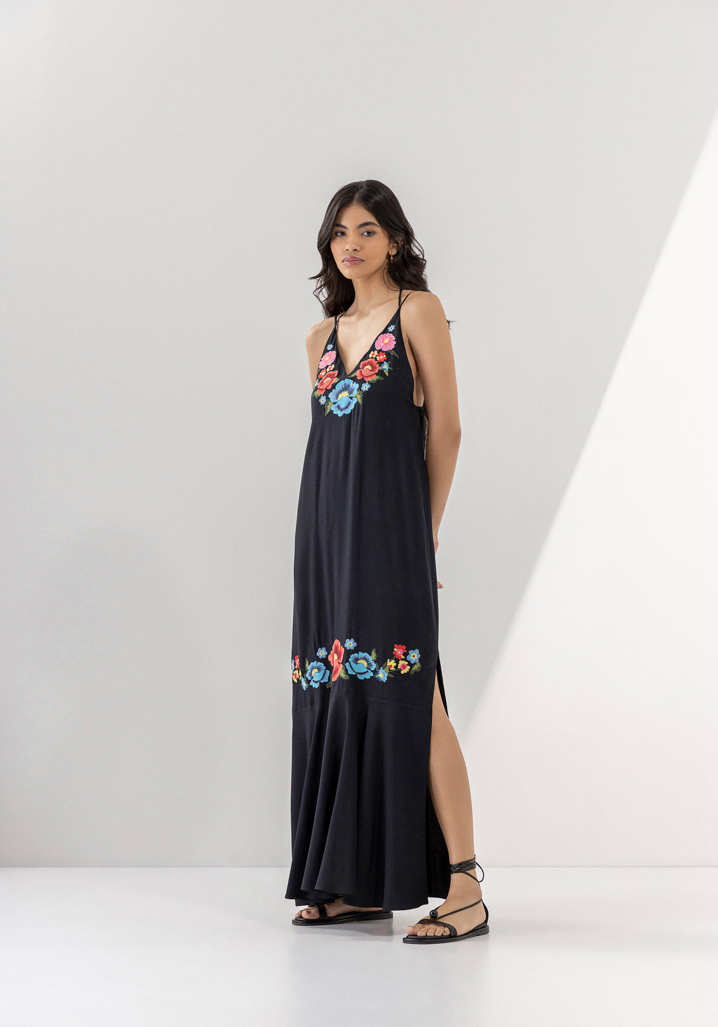 Vestido com babado na barra longo new arrivals