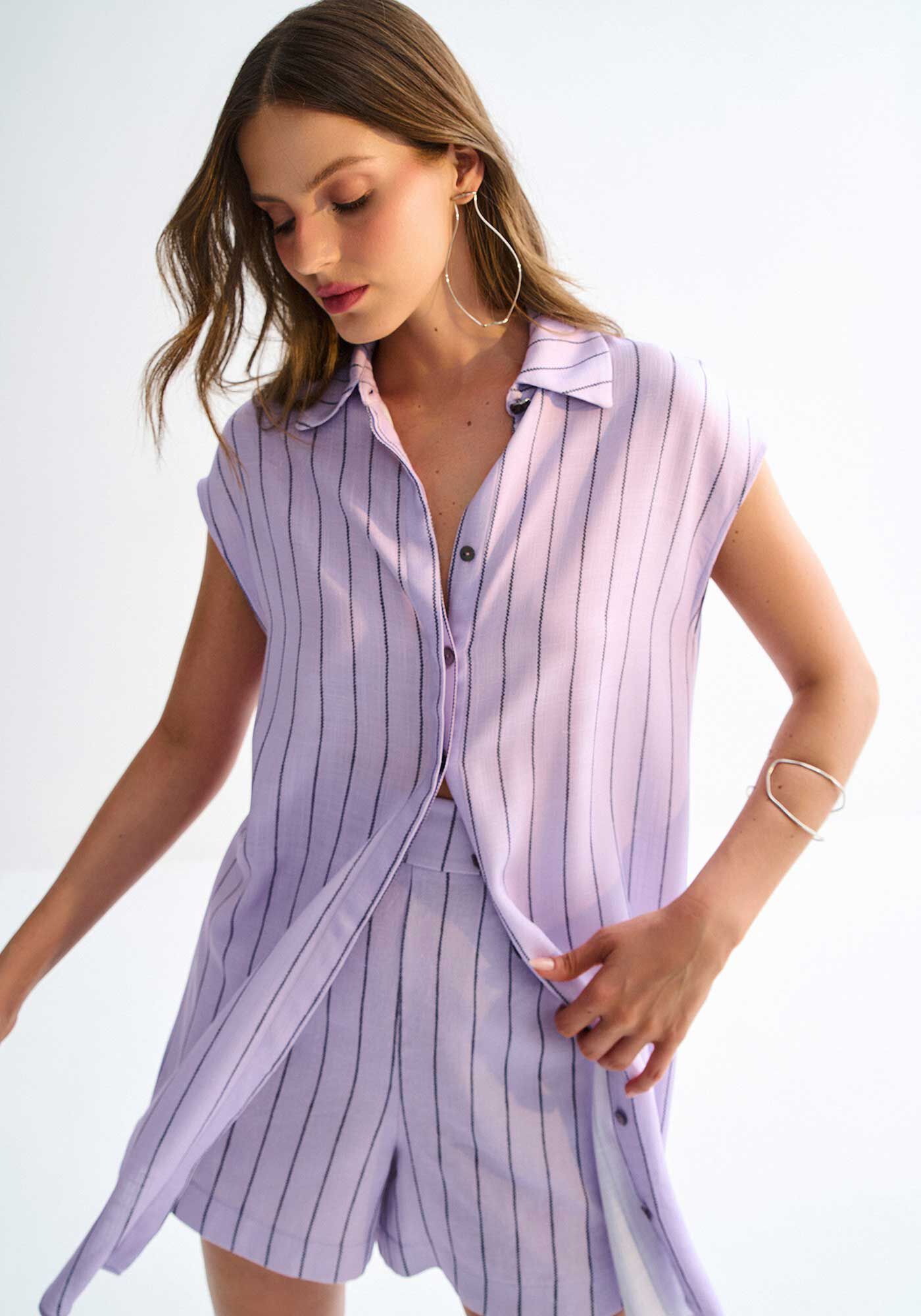 Camisa Manga Curta Alongada em Viscose Listrada, , large.