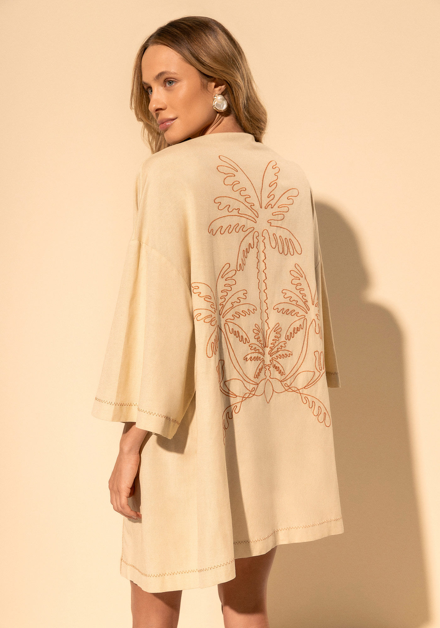 Kaftan Sa&iacute;da De Praia De Mangas Curtas Com Bordado E Linho, BEGE BISCUIT, large.